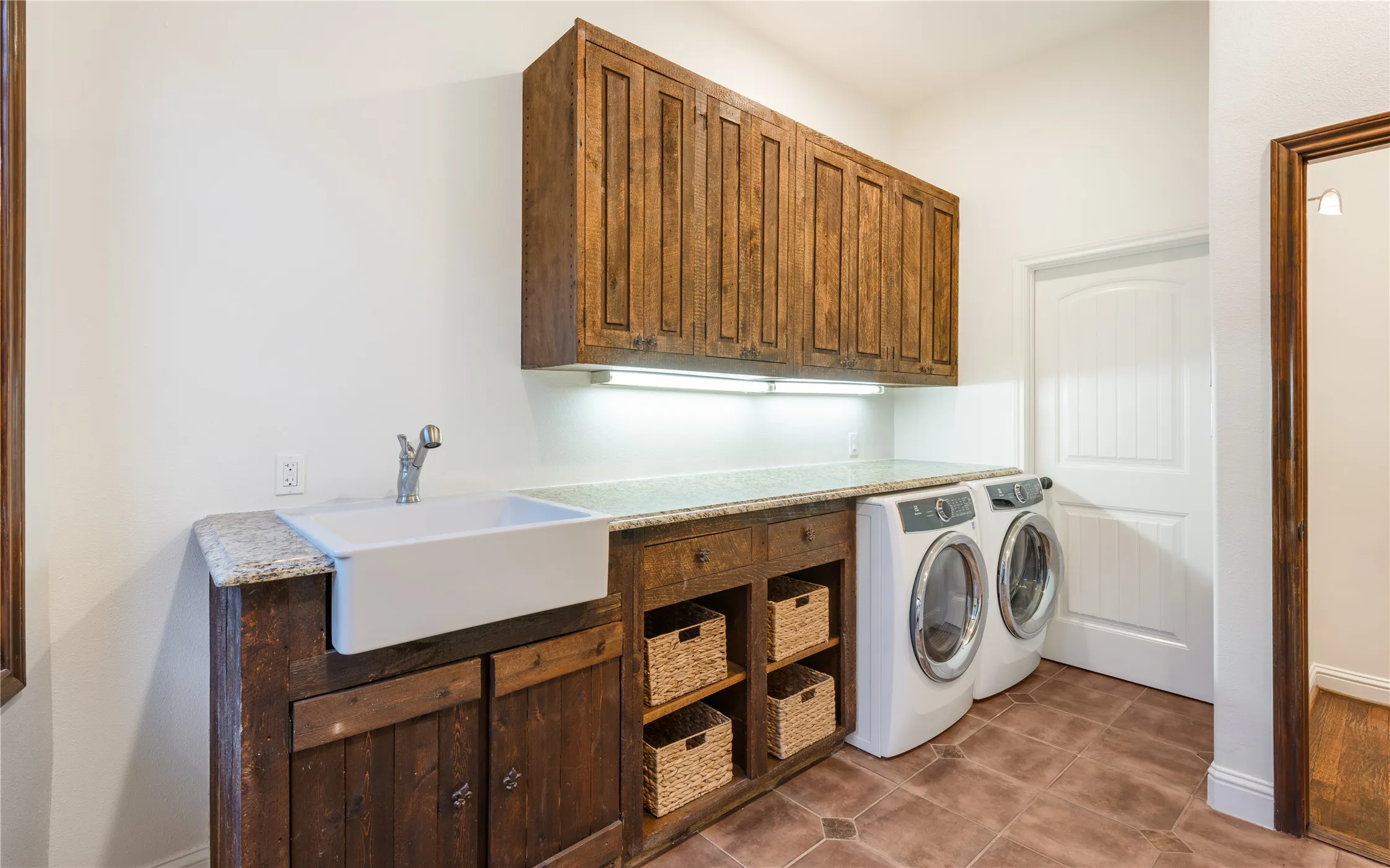 Single Family Residence For Sale in Rockwall County , 306 Shamrock Circle, Rockwall, Texas 75032, 5 Bedroom, 6 Bathroom, 2 Garage spaces, 5,013 Sqft, built in 2007, mls#21398316, Real Estate Agent in Rockwall, Homes For Sale in Rockwall county, Homes For Sale in Rockwall, Realtor in Rockwall Texas, Real Estate Brokerage Independent Realty Texas, Luminita Cordes Realtor