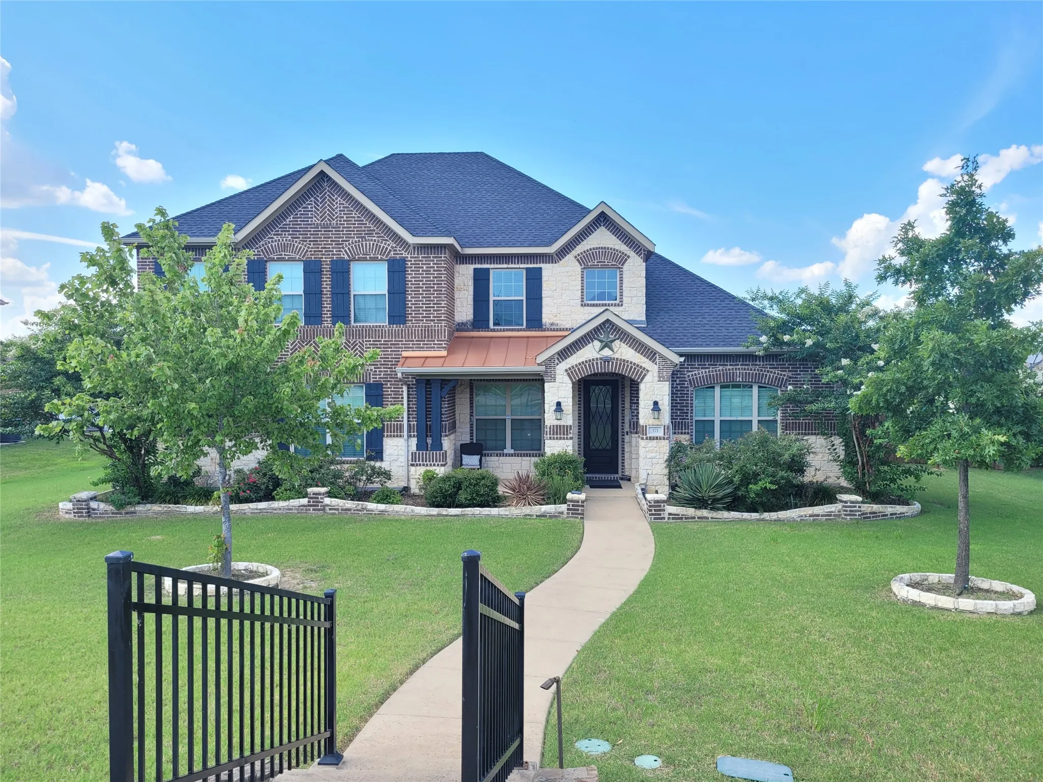 Single Family Residence For Sale in Dallas County , 371 Ash Brook Lane, Sunnyvale, Texas 75182, 5 Bedroom, 5 Bathroom, 3 Garage spaces, 3,322 Sqft, built in 2014, mls#21397619, Real Estate Agent in Sunnyvale, Homes For Sale in Dallas county, Homes For Sale in Sunnyvale, Realtor in Sunnyvale Texas, Real Estate Brokerage Independent Realty Texas, Luminita Cordes Realtor