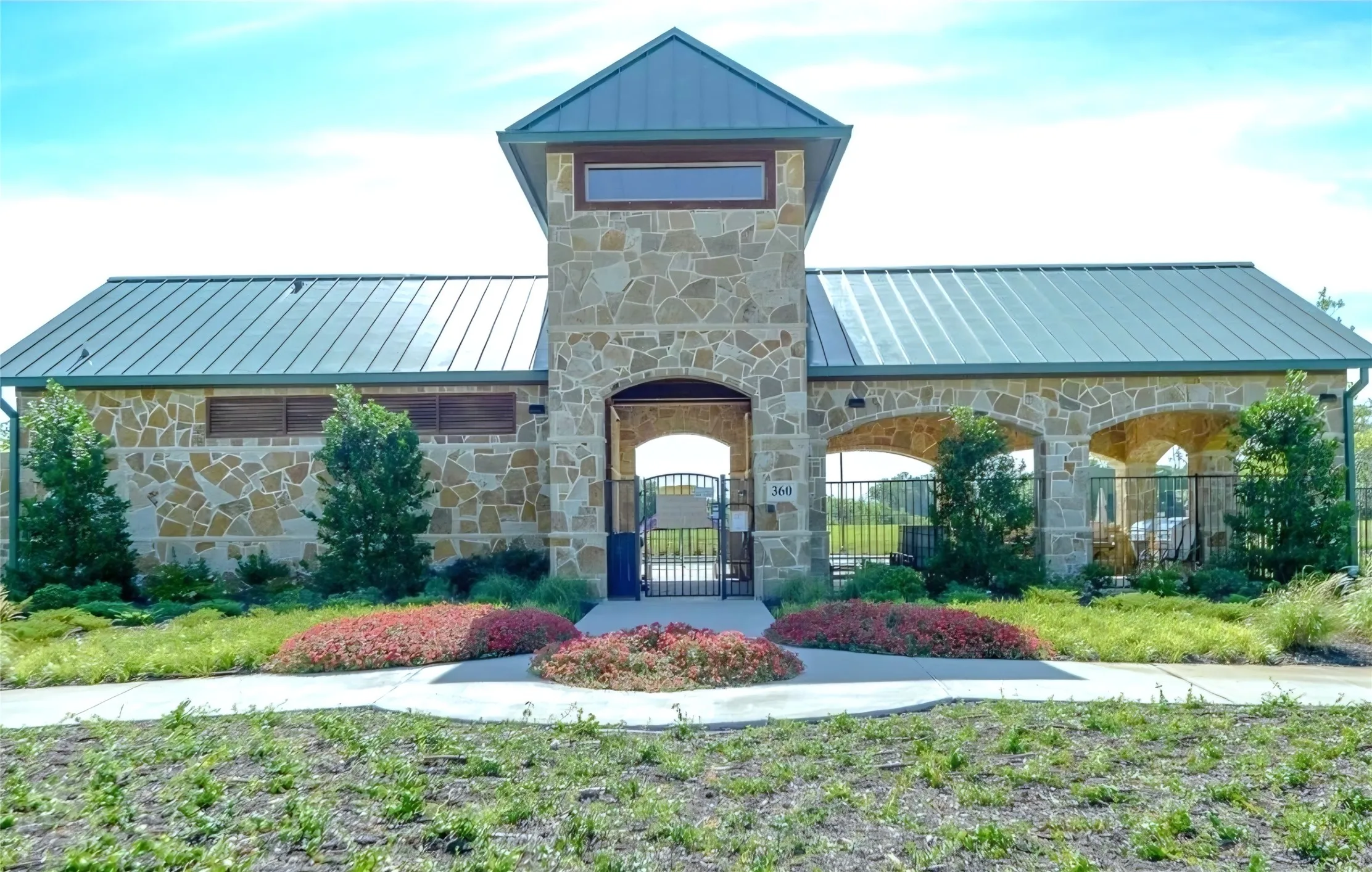 Single Family Residence For Sale in Dallas County , 371 Ash Brook Lane, Sunnyvale, Texas 75182, 5 Bedroom, 5 Bathroom, 3 Garage spaces, 3,322 Sqft, built in 2014, mls#21397619, Real Estate Agent in Sunnyvale, Homes For Sale in Dallas county, Homes For Sale in Sunnyvale, Realtor in Sunnyvale Texas, Real Estate Brokerage Independent Realty Texas, Luminita Cordes Realtor
