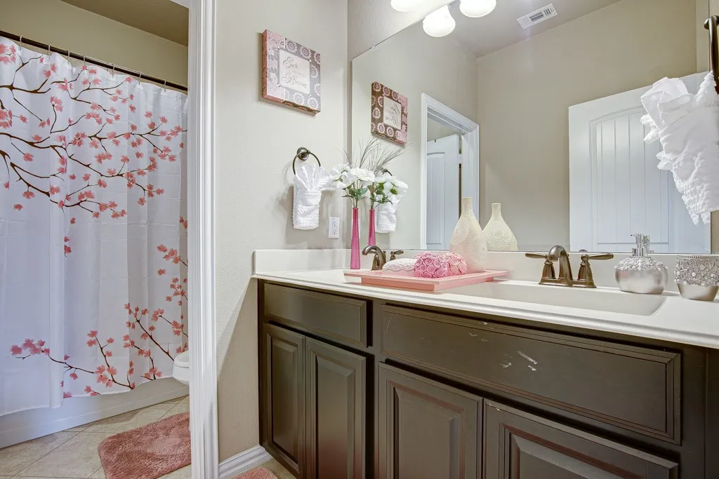 Single Family Residence For Sale in Dallas County , 371 Ash Brook Lane, Sunnyvale, Texas 75182, 5 Bedroom, 5 Bathroom, 3 Garage spaces, 3,322 Sqft, built in 2014, mls#21397619, Real Estate Agent in Sunnyvale, Homes For Sale in Dallas county, Homes For Sale in Sunnyvale, Realtor in Sunnyvale Texas, Real Estate Brokerage Independent Realty Texas, Luminita Cordes Realtor