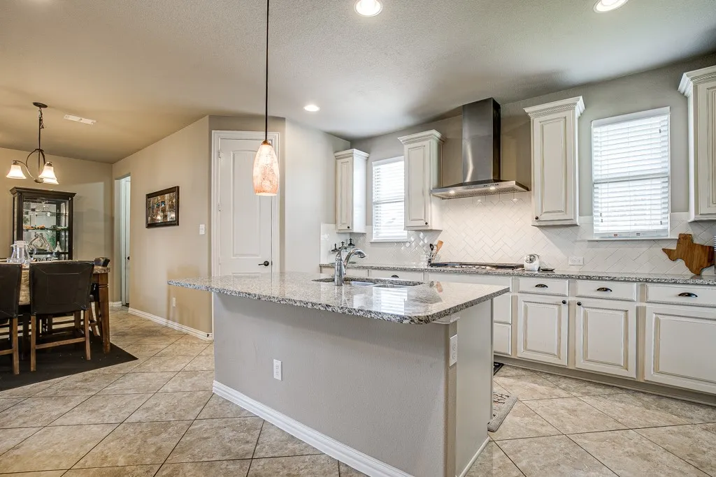 Single Family Residence For Sale in Dallas County , 371 Ash Brook Lane, Sunnyvale, Texas 75182, 5 Bedroom, 5 Bathroom, 3 Garage spaces, 3,322 Sqft, built in 2014, mls#21397619, Real Estate Agent in Sunnyvale, Homes For Sale in Dallas county, Homes For Sale in Sunnyvale, Realtor in Sunnyvale Texas, Real Estate Brokerage Independent Realty Texas, Luminita Cordes Realtor