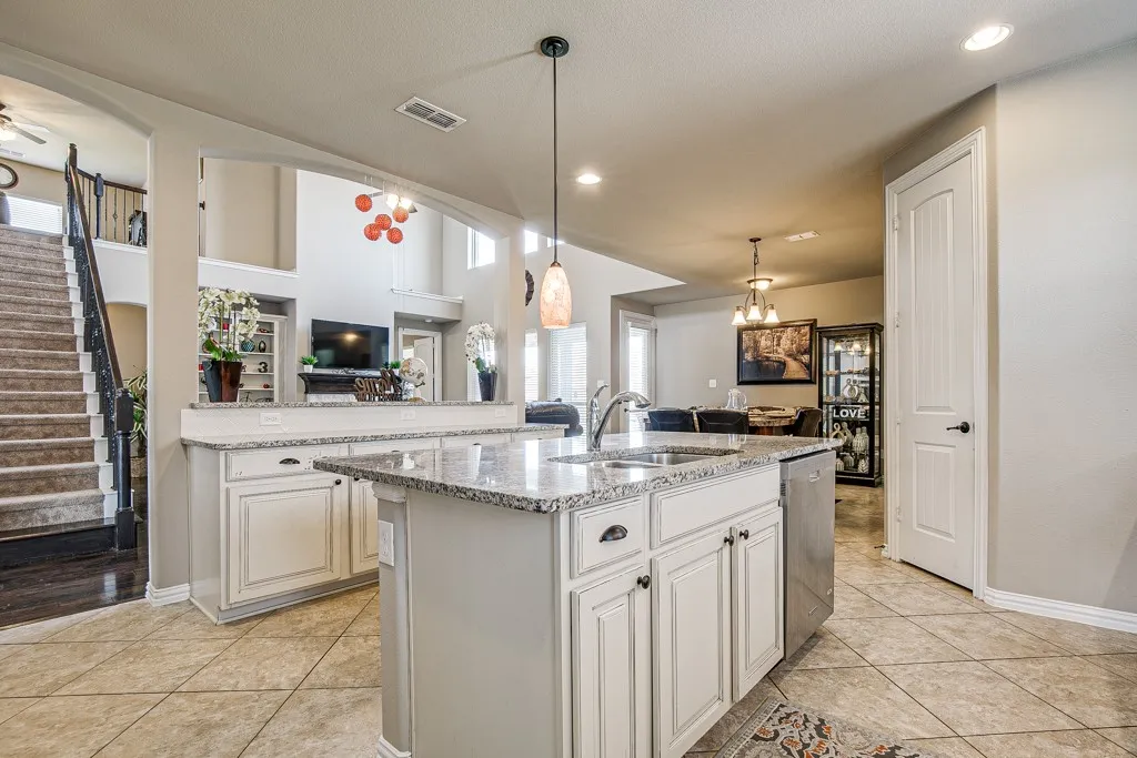 Single Family Residence For Sale in Dallas County , 371 Ash Brook Lane, Sunnyvale, Texas 75182, 5 Bedroom, 5 Bathroom, 3 Garage spaces, 3,322 Sqft, built in 2014, mls#21397619, Real Estate Agent in Sunnyvale, Homes For Sale in Dallas county, Homes For Sale in Sunnyvale, Realtor in Sunnyvale Texas, Real Estate Brokerage Independent Realty Texas, Luminita Cordes Realtor