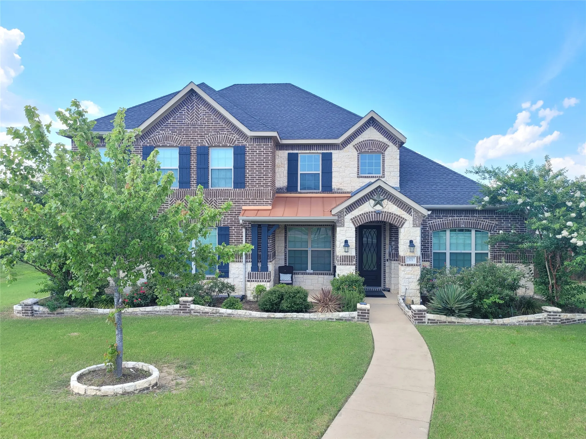 Single Family Residence For Sale in Dallas County , 371 Ash Brook Lane, Sunnyvale, Texas 75182, 5 Bedroom, 5 Bathroom, 3 Garage spaces, 3,322 Sqft, built in 2014, mls#21397619, Real Estate Agent in Sunnyvale, Homes For Sale in Dallas county, Homes For Sale in Sunnyvale, Realtor in Sunnyvale Texas, Real Estate Brokerage Independent Realty Texas, Luminita Cordes Realtor
