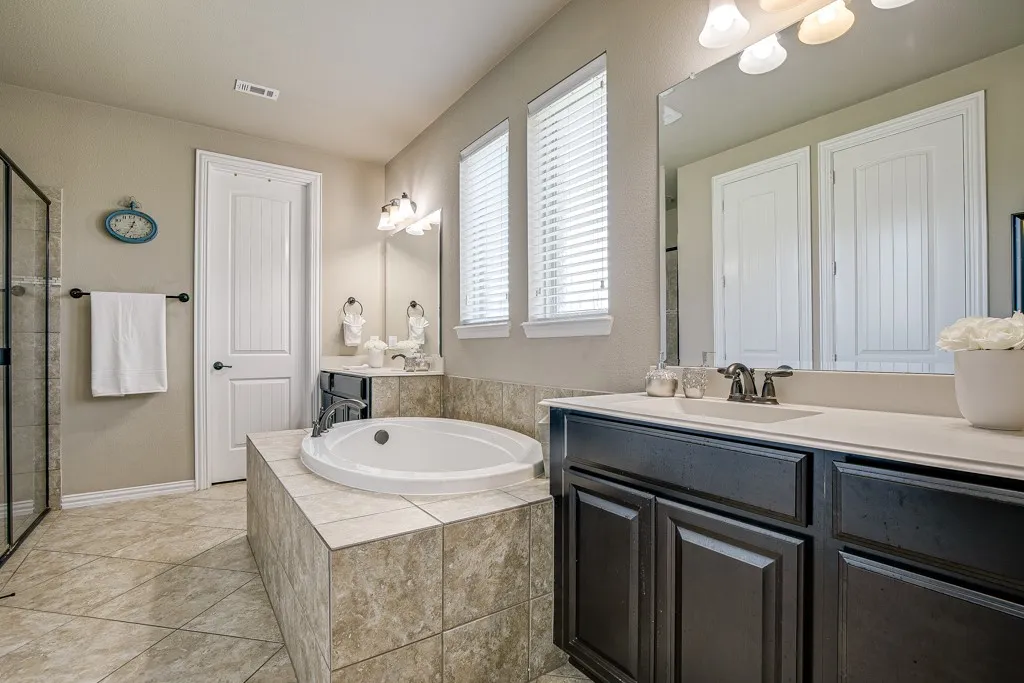 Single Family Residence For Sale in Dallas County , 371 Ash Brook Lane, Sunnyvale, Texas 75182, 5 Bedroom, 5 Bathroom, 3 Garage spaces, 3,322 Sqft, built in 2014, mls#21397619, Real Estate Agent in Sunnyvale, Homes For Sale in Dallas county, Homes For Sale in Sunnyvale, Realtor in Sunnyvale Texas, Real Estate Brokerage Independent Realty Texas, Luminita Cordes Realtor