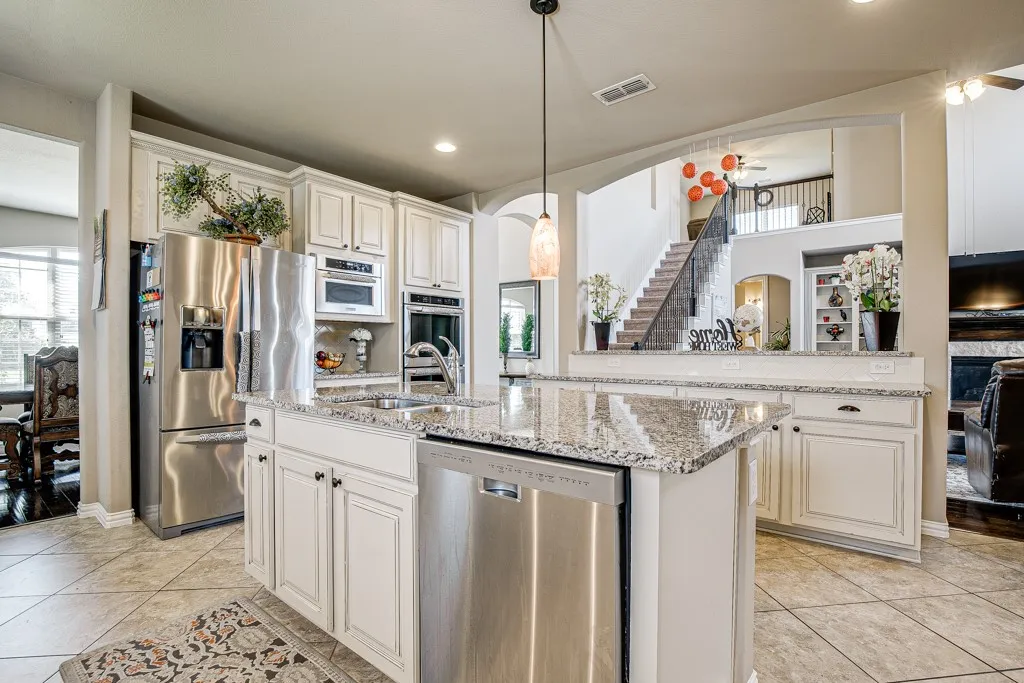 Single Family Residence For Sale in Dallas County , 371 Ash Brook Lane, Sunnyvale, Texas 75182, 5 Bedroom, 5 Bathroom, 3 Garage spaces, 3,322 Sqft, built in 2014, mls#21397619, Real Estate Agent in Sunnyvale, Homes For Sale in Dallas county, Homes For Sale in Sunnyvale, Realtor in Sunnyvale Texas, Real Estate Brokerage Independent Realty Texas, Luminita Cordes Realtor