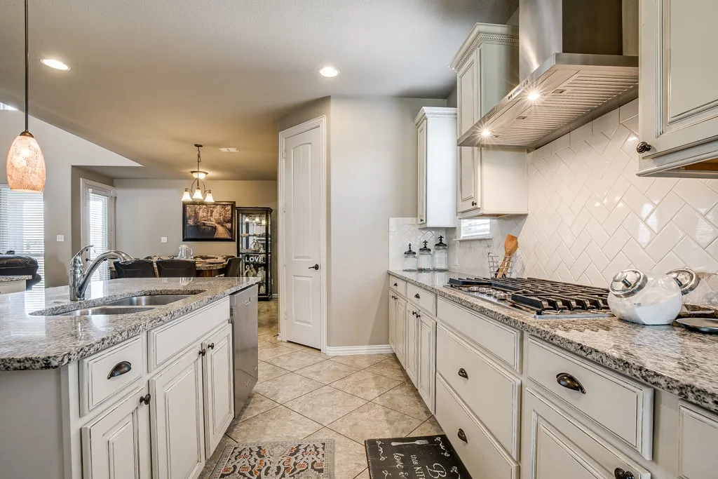 Single Family Residence For Sale in Dallas County , 371 Ash Brook Lane, Sunnyvale, Texas 75182, 5 Bedroom, 5 Bathroom, 3 Garage spaces, 3,322 Sqft, built in 2014, mls#21397619, Real Estate Agent in Sunnyvale, Homes For Sale in Dallas county, Homes For Sale in Sunnyvale, Realtor in Sunnyvale Texas, Real Estate Brokerage Independent Realty Texas, Luminita Cordes Realtor