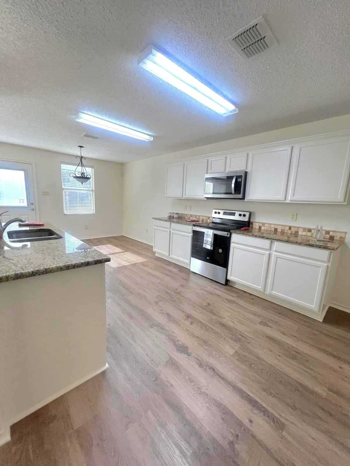Single Family Residence For Rent in Collin County , 1329 Scenic Hills Drive, Mc Kinney, Texas 75071, 4 Bedroom, 3 Bathroom, 2 Garage spaces, 2,907 Sqft, built in 2005, mls#21398405, Real Estate Agent in Mc Kinney, Homes For Rent in Collin county, Homes For Rent in Mc Kinney, Realtor in Mc Kinney Texas, Real Estate Brokerage Independent Realty Texas, Luminita Cordes Realtor