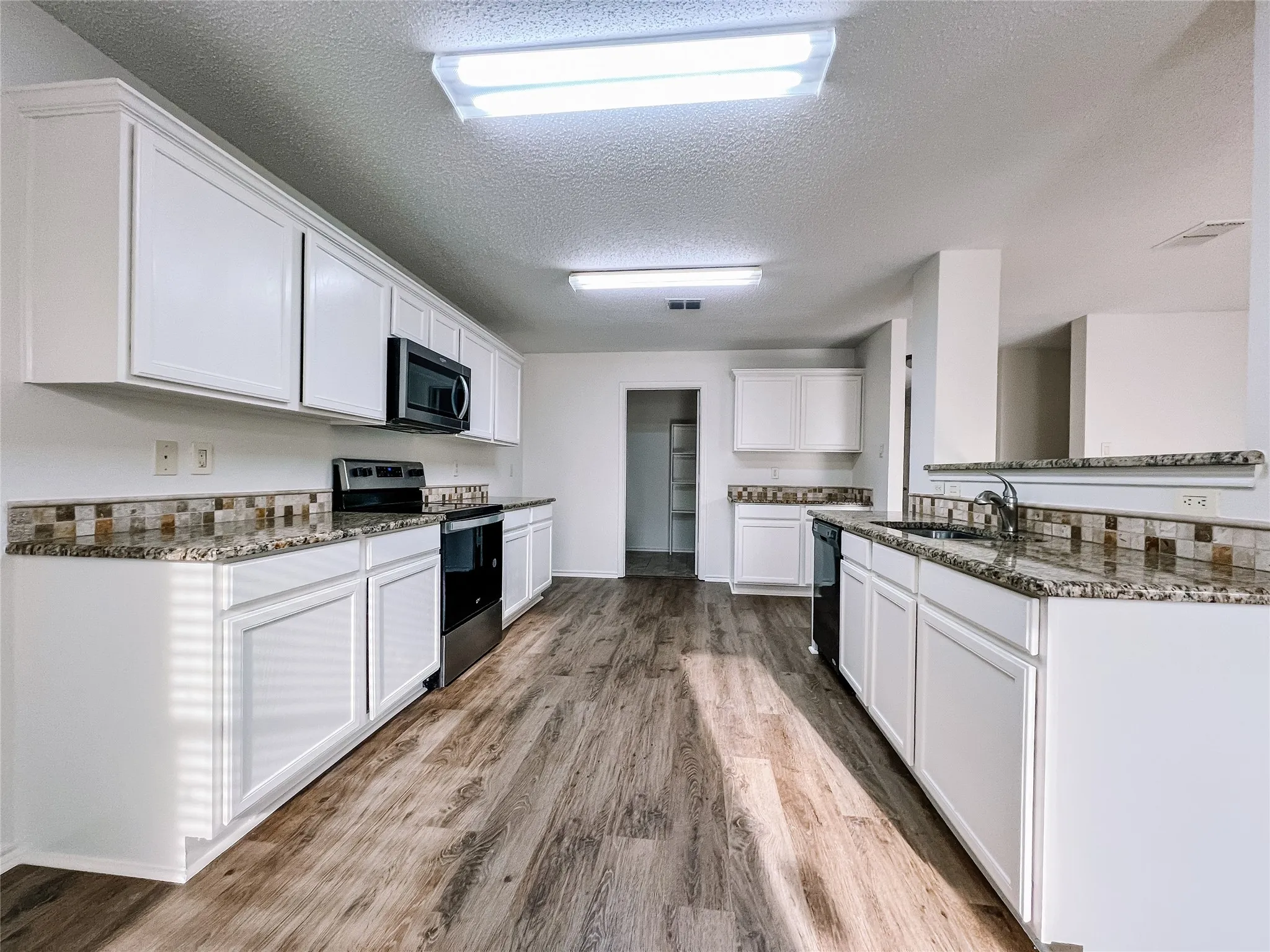 Single Family Residence For Rent in Collin County , 1329 Scenic Hills Drive, Mc Kinney, Texas 75071, 4 Bedroom, 3 Bathroom, 2 Garage spaces, 2,907 Sqft, built in 2005, mls#21398405, Real Estate Agent in Mc Kinney, Homes For Rent in Collin county, Homes For Rent in Mc Kinney, Realtor in Mc Kinney Texas, Real Estate Brokerage Independent Realty Texas, Luminita Cordes Realtor
