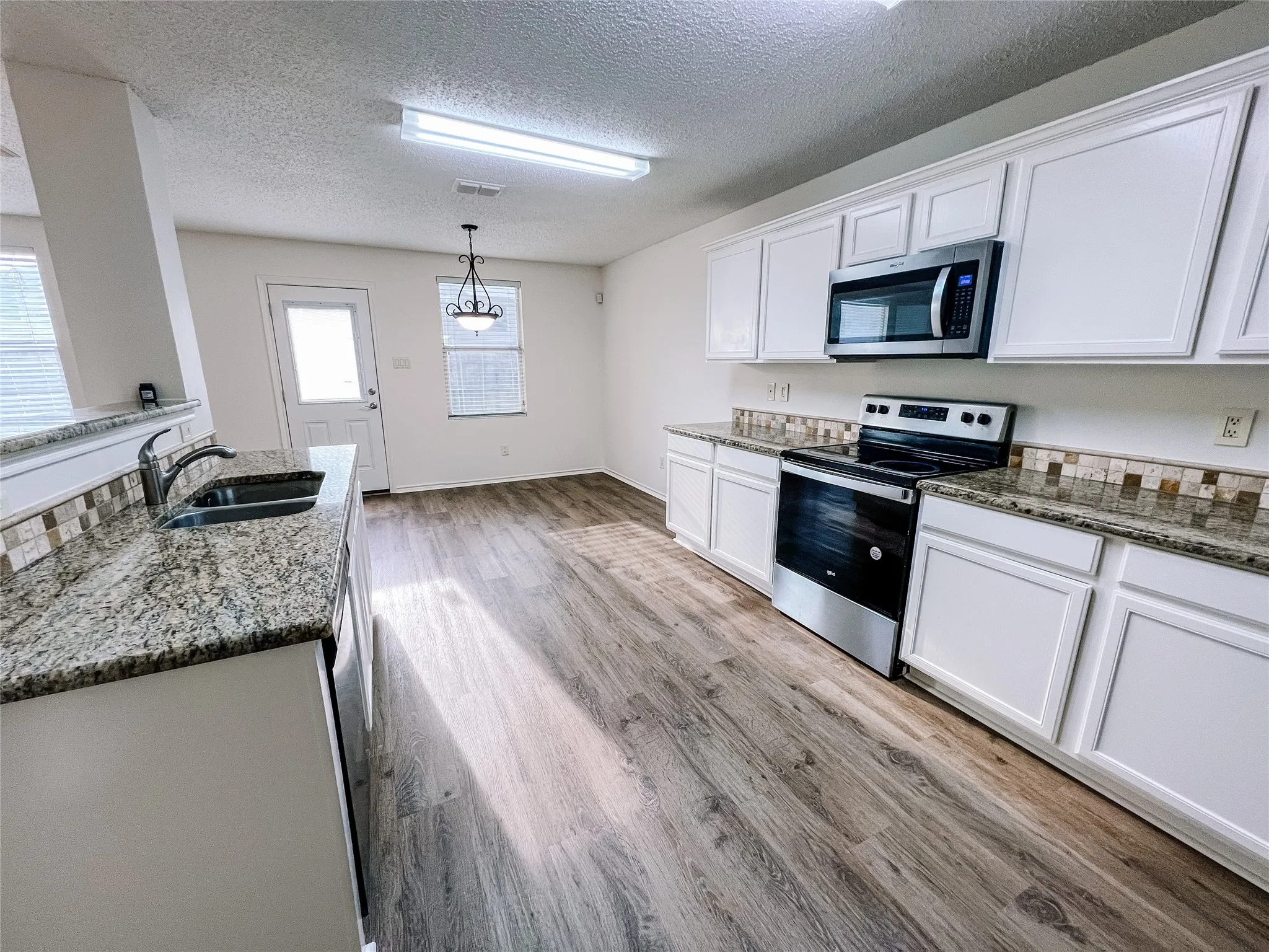 Single Family Residence For Rent in Collin County , 1329 Scenic Hills Drive, Mc Kinney, Texas 75071, 4 Bedroom, 3 Bathroom, 2 Garage spaces, 2,907 Sqft, built in 2005, mls#21398405, Real Estate Agent in Mc Kinney, Homes For Rent in Collin county, Homes For Rent in Mc Kinney, Realtor in Mc Kinney Texas, Real Estate Brokerage Independent Realty Texas, Luminita Cordes Realtor