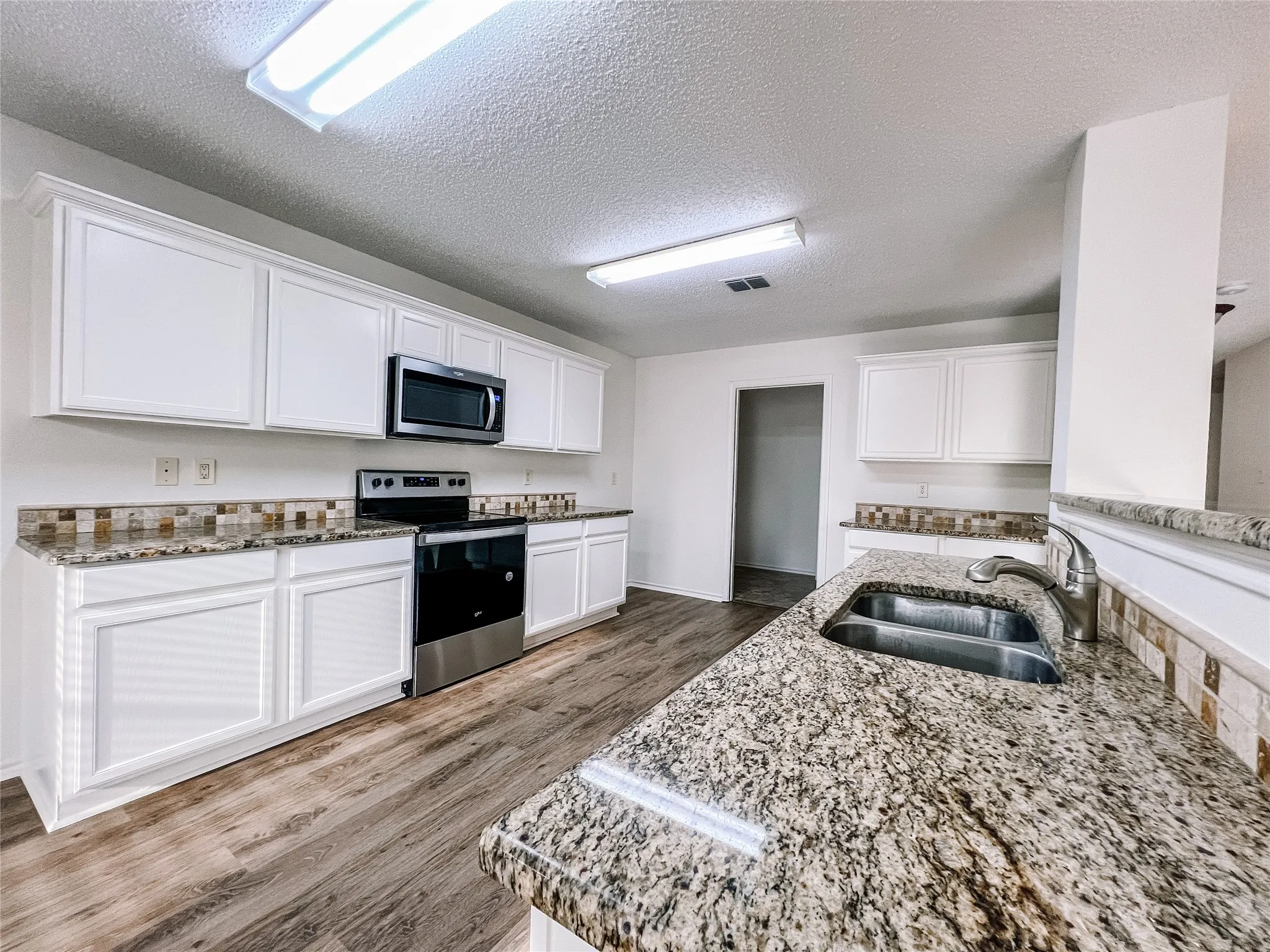 Single Family Residence For Rent in Collin County , 1329 Scenic Hills Drive, Mc Kinney, Texas 75071, 4 Bedroom, 3 Bathroom, 2 Garage spaces, 2,907 Sqft, built in 2005, mls#21398405, Real Estate Agent in Mc Kinney, Homes For Rent in Collin county, Homes For Rent in Mc Kinney, Realtor in Mc Kinney Texas, Real Estate Brokerage Independent Realty Texas, Luminita Cordes Realtor
