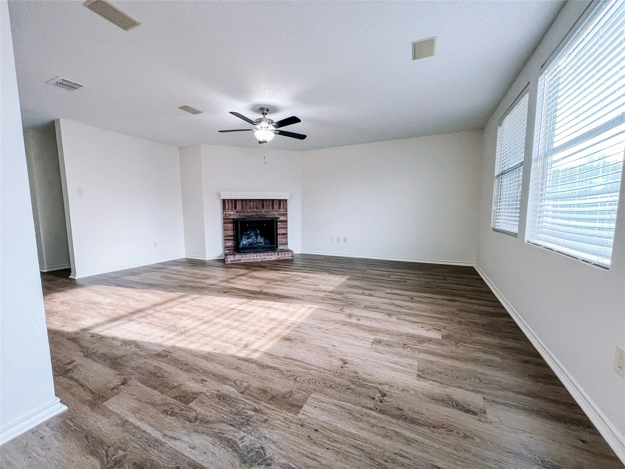 Single Family Residence For Rent in Collin County , 1329 Scenic Hills Drive, Mc Kinney, Texas 75071, 4 Bedroom, 3 Bathroom, 2 Garage spaces, 2,907 Sqft, built in 2005, mls#21398405, Real Estate Agent in Mc Kinney, Homes For Rent in Collin county, Homes For Rent in Mc Kinney, Realtor in Mc Kinney Texas, Real Estate Brokerage Independent Realty Texas, Luminita Cordes Realtor