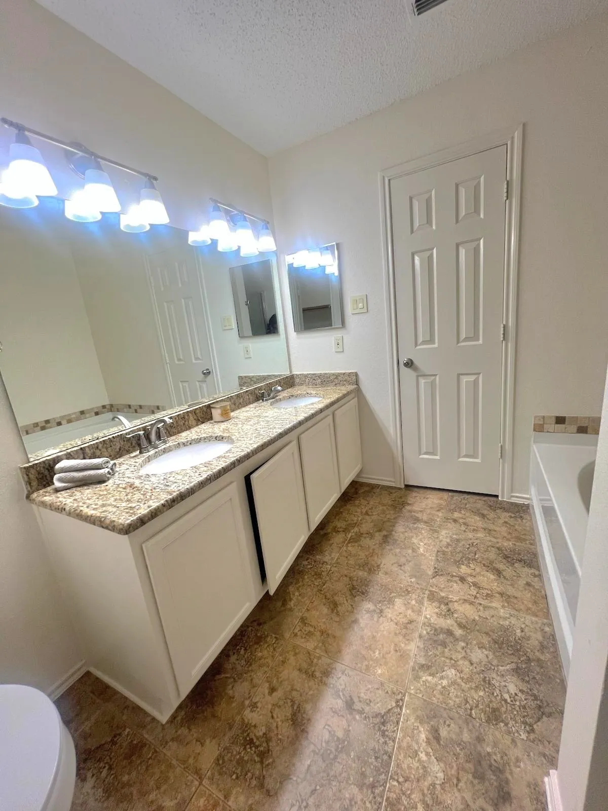 Single Family Residence For Rent in Collin County , 1329 Scenic Hills Drive, Mc Kinney, Texas 75071, 4 Bedroom, 3 Bathroom, 2 Garage spaces, 2,907 Sqft, built in 2005, mls#21398405, Real Estate Agent in Mc Kinney, Homes For Rent in Collin county, Homes For Rent in Mc Kinney, Realtor in Mc Kinney Texas, Real Estate Brokerage Independent Realty Texas, Luminita Cordes Realtor