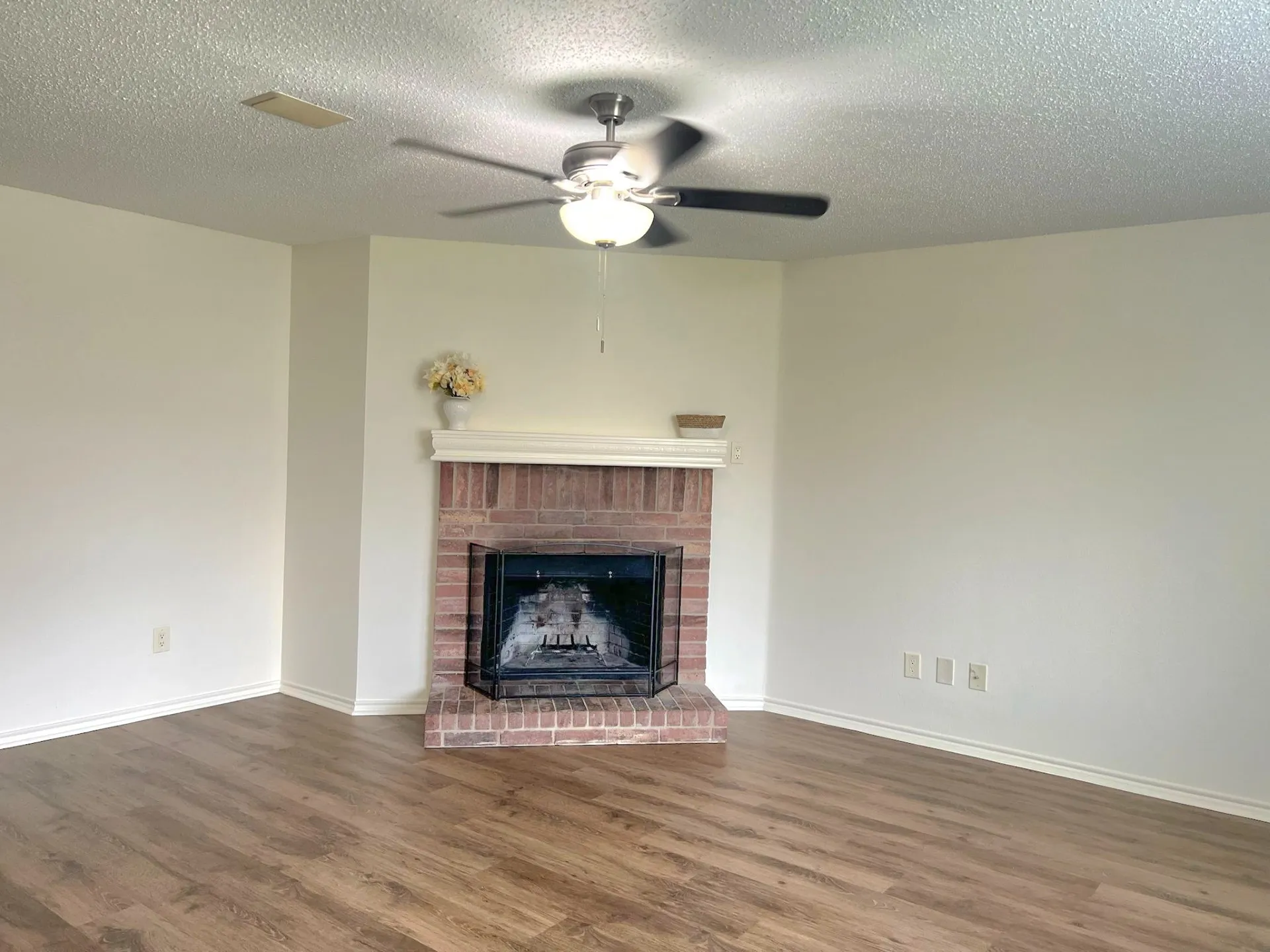 Single Family Residence For Rent in Collin County , 1329 Scenic Hills Drive, Mc Kinney, Texas 75071, 4 Bedroom, 3 Bathroom, 2 Garage spaces, 2,907 Sqft, built in 2005, mls#21398405, Real Estate Agent in Mc Kinney, Homes For Rent in Collin county, Homes For Rent in Mc Kinney, Realtor in Mc Kinney Texas, Real Estate Brokerage Independent Realty Texas, Luminita Cordes Realtor