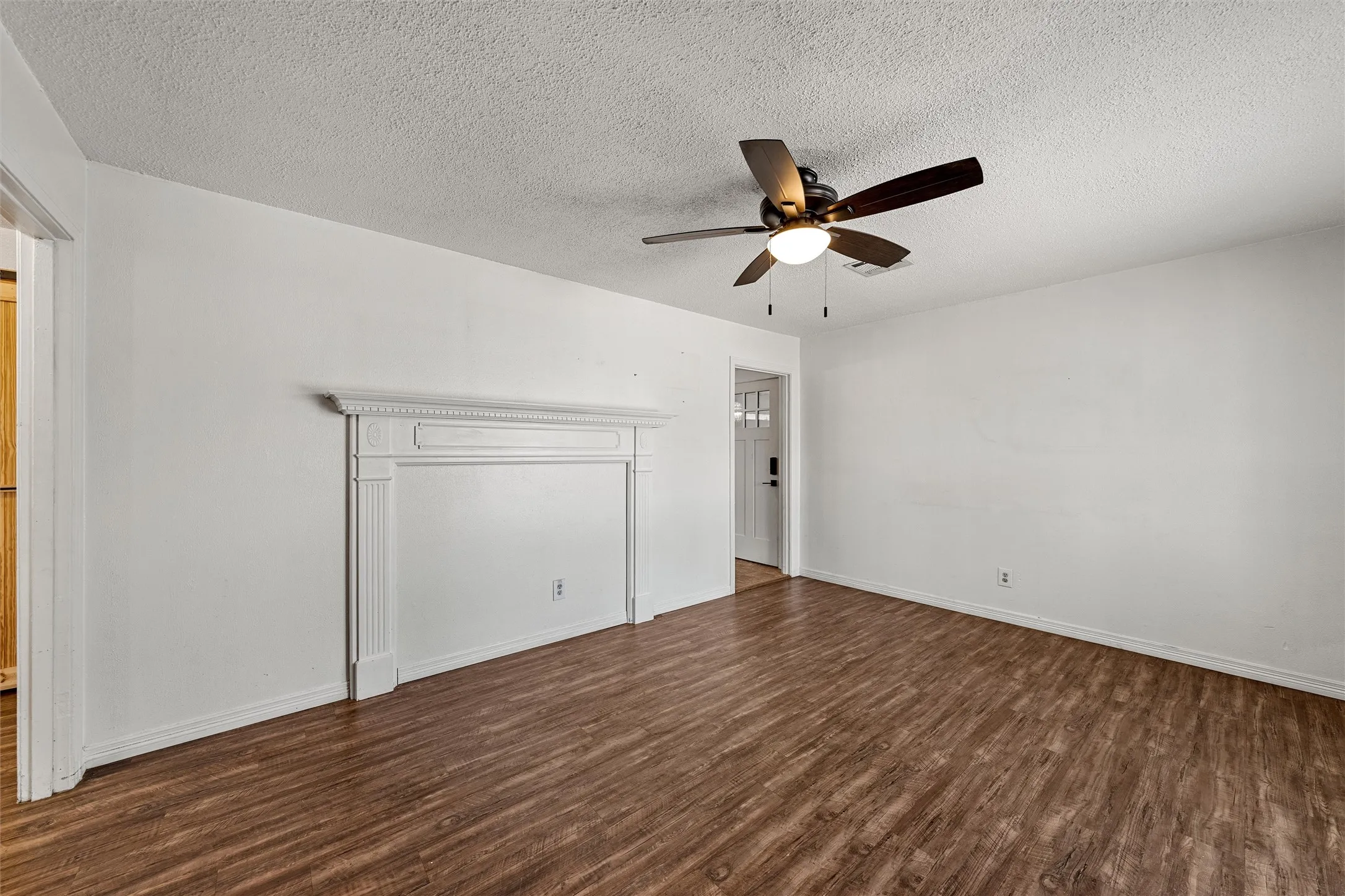 Single Family Residence For Sale in Mc Lennan County , 905 S Tyler, Mc Gregor, Texas 76657, 2 Bedroom, 1 Bathroom, 1 Garage spaces, 852 Sqft, built in 1950, mls#21395633, Real Estate Agent in Mc Gregor, Homes For Sale in Mc Lennan county, Homes For Sale in Mc Gregor, Realtor in Mc Gregor Texas, Real Estate Brokerage Independent Realty Texas, Luminita Cordes Realtor