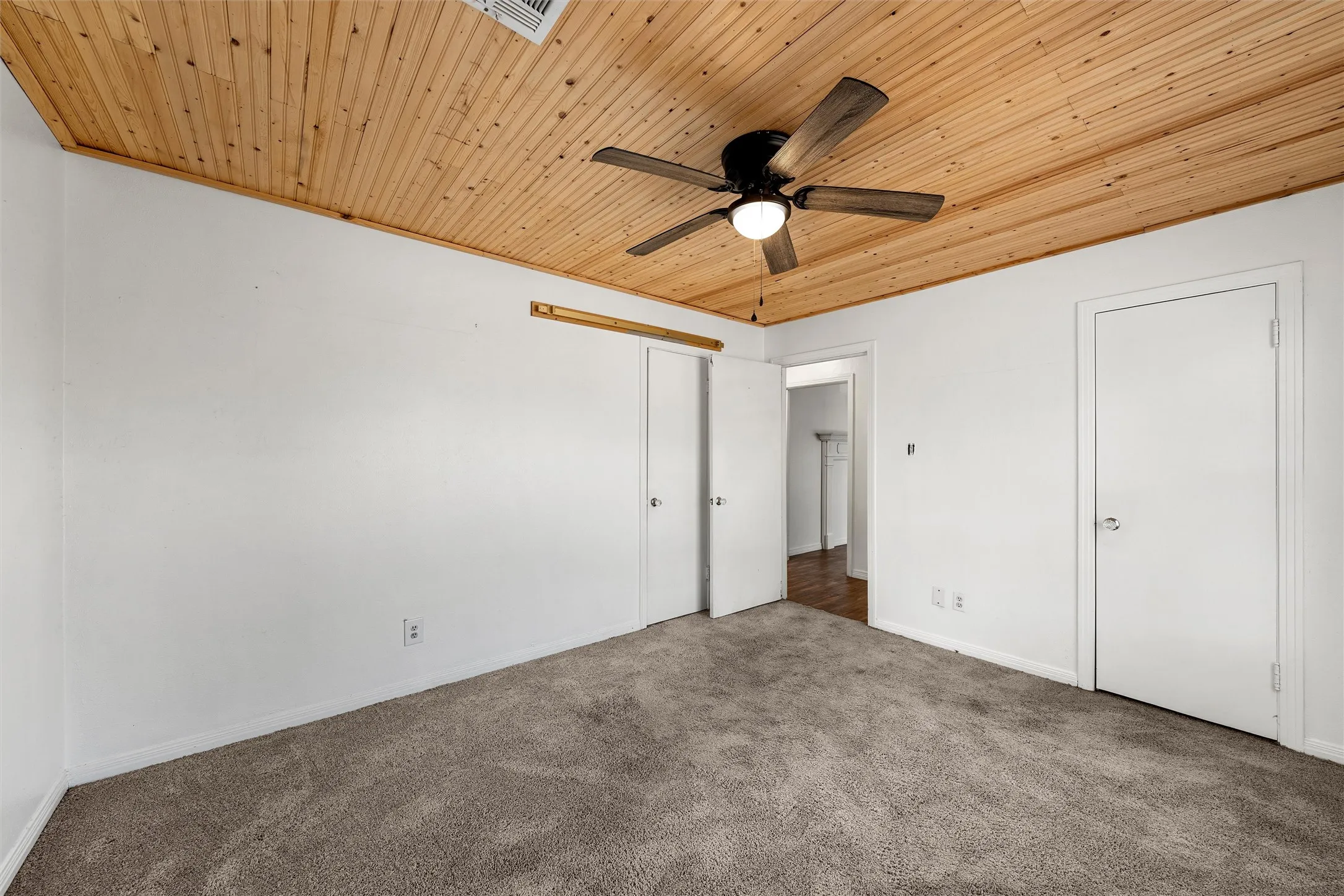 Single Family Residence For Sale in Mc Lennan County , 905 S Tyler, Mc Gregor, Texas 76657, 2 Bedroom, 1 Bathroom, 1 Garage spaces, 852 Sqft, built in 1950, mls#21395633, Real Estate Agent in Mc Gregor, Homes For Sale in Mc Lennan county, Homes For Sale in Mc Gregor, Realtor in Mc Gregor Texas, Real Estate Brokerage Independent Realty Texas, Luminita Cordes Realtor