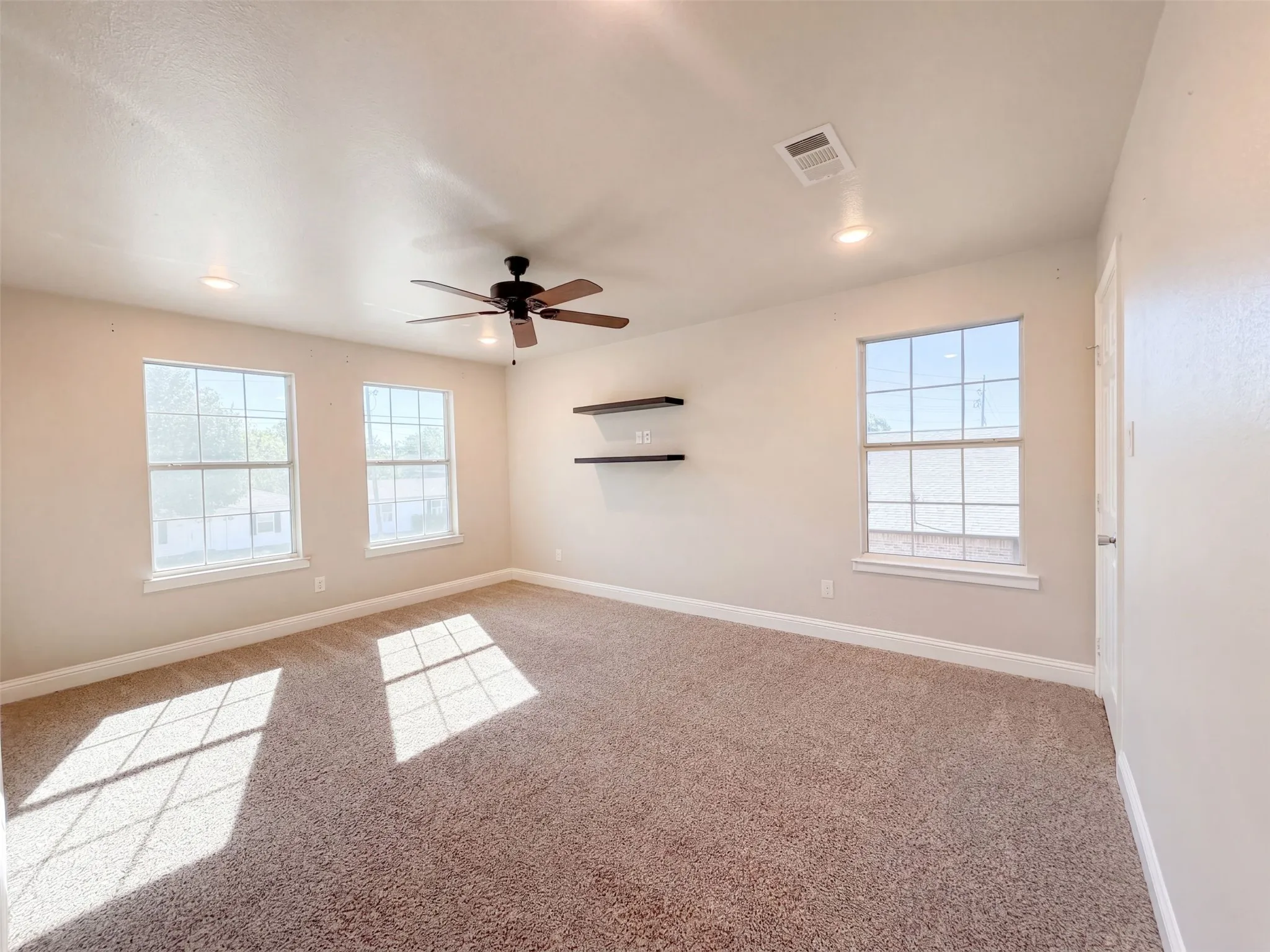Single Family Residence For Sale in Hunt County , 6006 Colorado Street, Greenville, Texas 75402, 4 Bedroom, 3 Bathroom, 1 Garage spaces, 2,000 Sqft, built in 2019, mls#21398417, Real Estate Agent in Greenville, Homes For Sale in Hunt county, Homes For Sale in Greenville, Realtor in Greenville Texas, Real Estate Brokerage Independent Realty Texas, Luminita Cordes Realtor