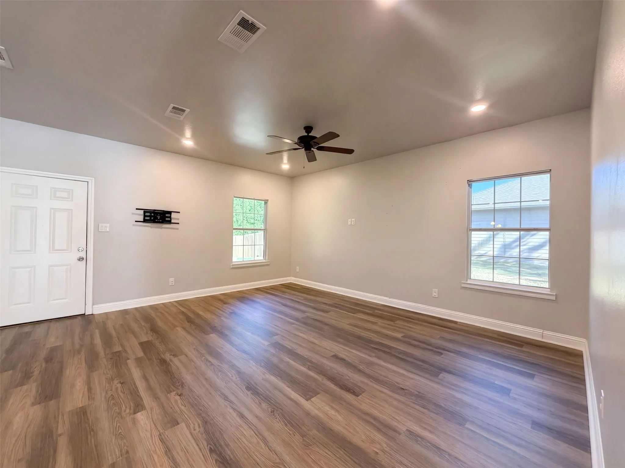 Single Family Residence For Sale in Hunt County , 6006 Colorado Street, Greenville, Texas 75402, 4 Bedroom, 3 Bathroom, 1 Garage spaces, 2,000 Sqft, built in 2019, mls#21398417, Real Estate Agent in Greenville, Homes For Sale in Hunt county, Homes For Sale in Greenville, Realtor in Greenville Texas, Real Estate Brokerage Independent Realty Texas, Luminita Cordes Realtor