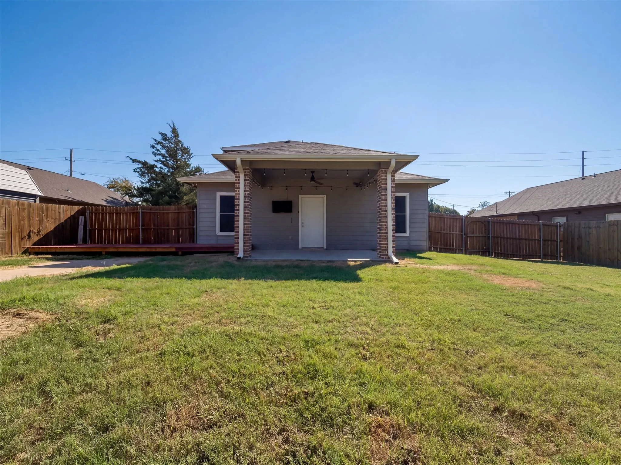 Single Family Residence For Sale in Hunt County , 6006 Colorado Street, Greenville, Texas 75402, 4 Bedroom, 3 Bathroom, 1 Garage spaces, 2,000 Sqft, built in 2019, mls#21398417, Real Estate Agent in Greenville, Homes For Sale in Hunt county, Homes For Sale in Greenville, Realtor in Greenville Texas, Real Estate Brokerage Independent Realty Texas, Luminita Cordes Realtor