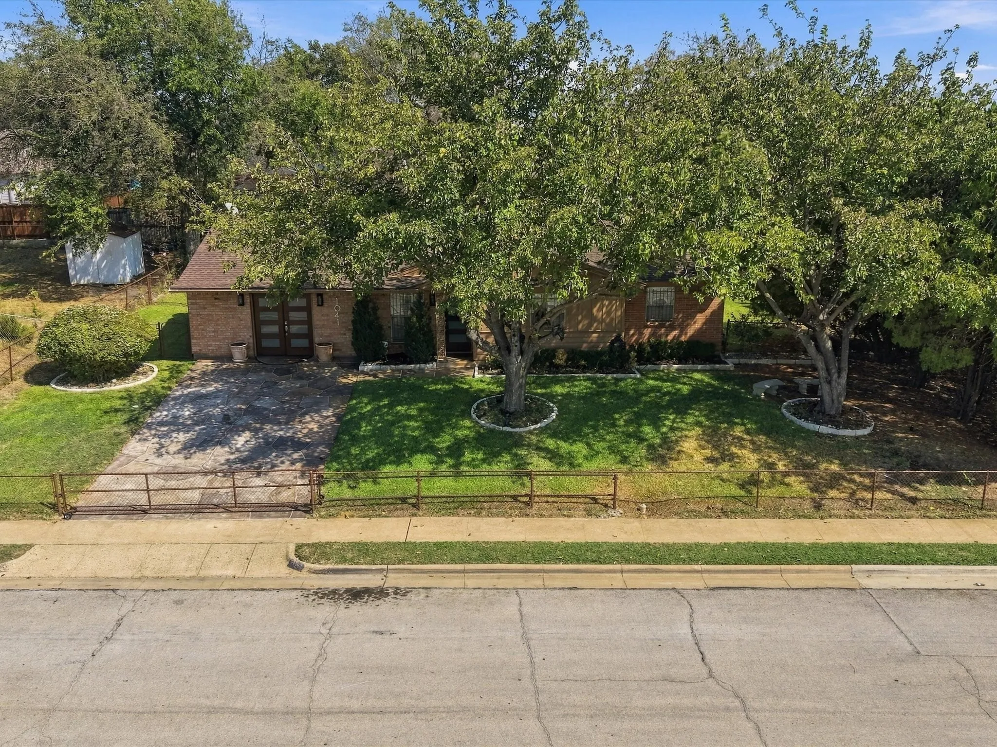Single Family Residence For Sale in Tarrant County , 1041 Tuskegee Street, Grand Prairie, Texas 75051, 3 Bedroom, 2 Bathroom, Garage spaces, 1,579 Sqft, built in 1962, mls#21393184, Real Estate Agent in Grand Prairie, Homes For Sale in Tarrant county, Homes For Sale in Grand Prairie, Realtor in Grand Prairie Texas, Real Estate Brokerage Independent Realty Texas, Luminita Cordes Realtor