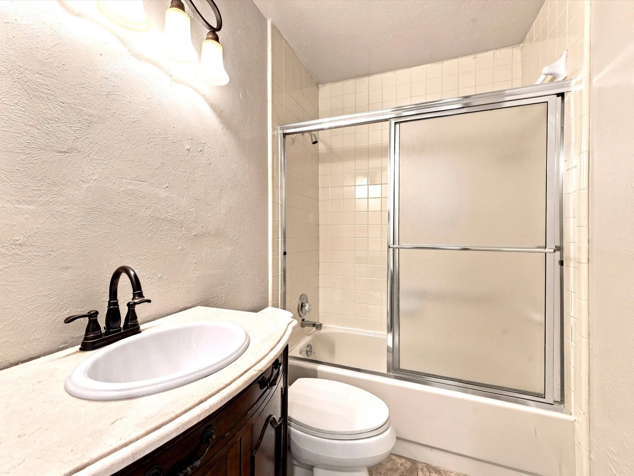 Single Family Residence For Sale in Tarrant County , 1041 Tuskegee Street, Grand Prairie, Texas 75051, 3 Bedroom, 2 Bathroom, Garage spaces, 1,579 Sqft, built in 1962, mls#21393184, Real Estate Agent in Grand Prairie, Homes For Sale in Tarrant county, Homes For Sale in Grand Prairie, Realtor in Grand Prairie Texas, Real Estate Brokerage Independent Realty Texas, Luminita Cordes Realtor