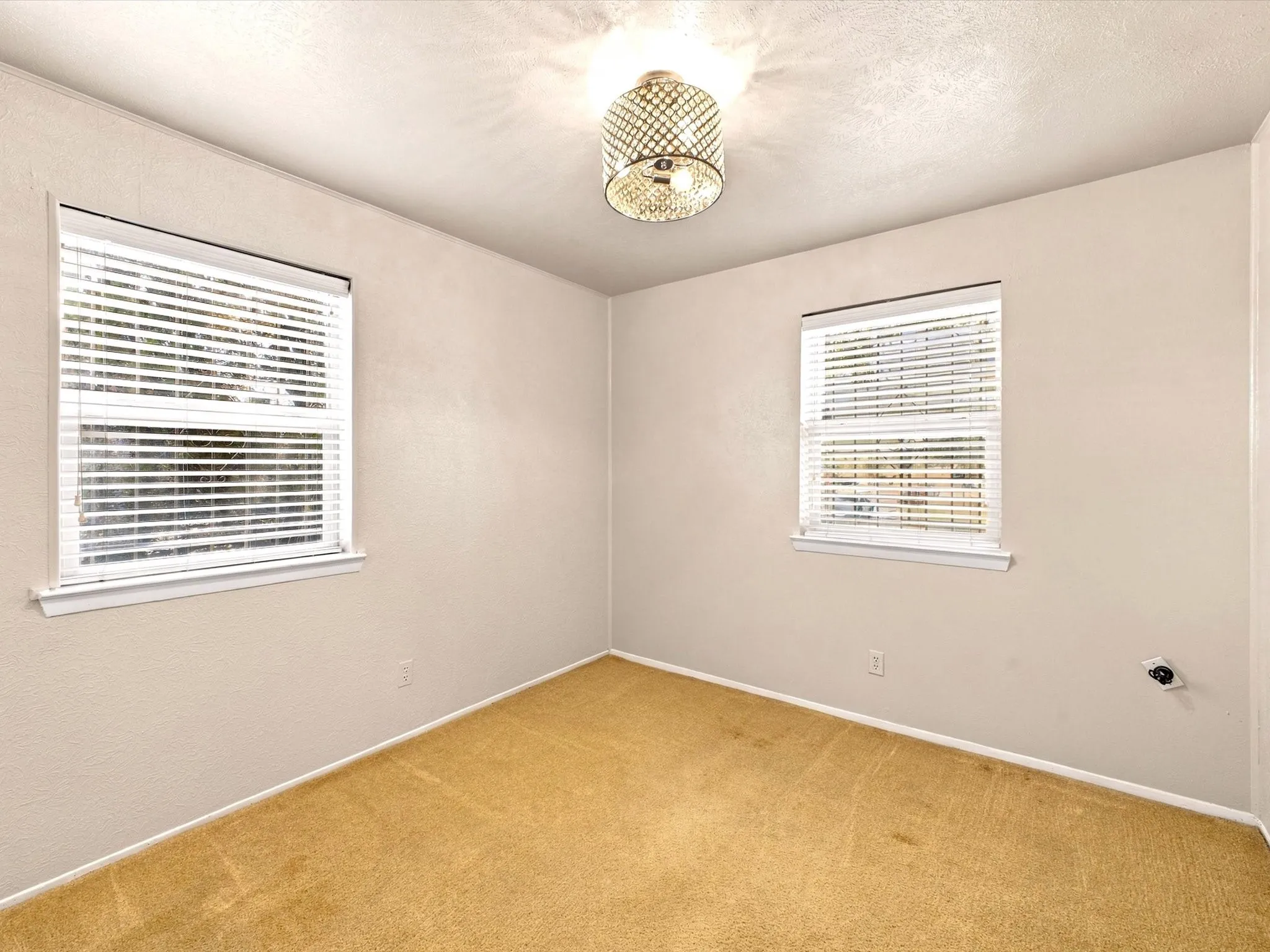 Single Family Residence For Sale in Tarrant County , 1041 Tuskegee Street, Grand Prairie, Texas 75051, 3 Bedroom, 2 Bathroom, Garage spaces, 1,579 Sqft, built in 1962, mls#21393184, Real Estate Agent in Grand Prairie, Homes For Sale in Tarrant county, Homes For Sale in Grand Prairie, Realtor in Grand Prairie Texas, Real Estate Brokerage Independent Realty Texas, Luminita Cordes Realtor