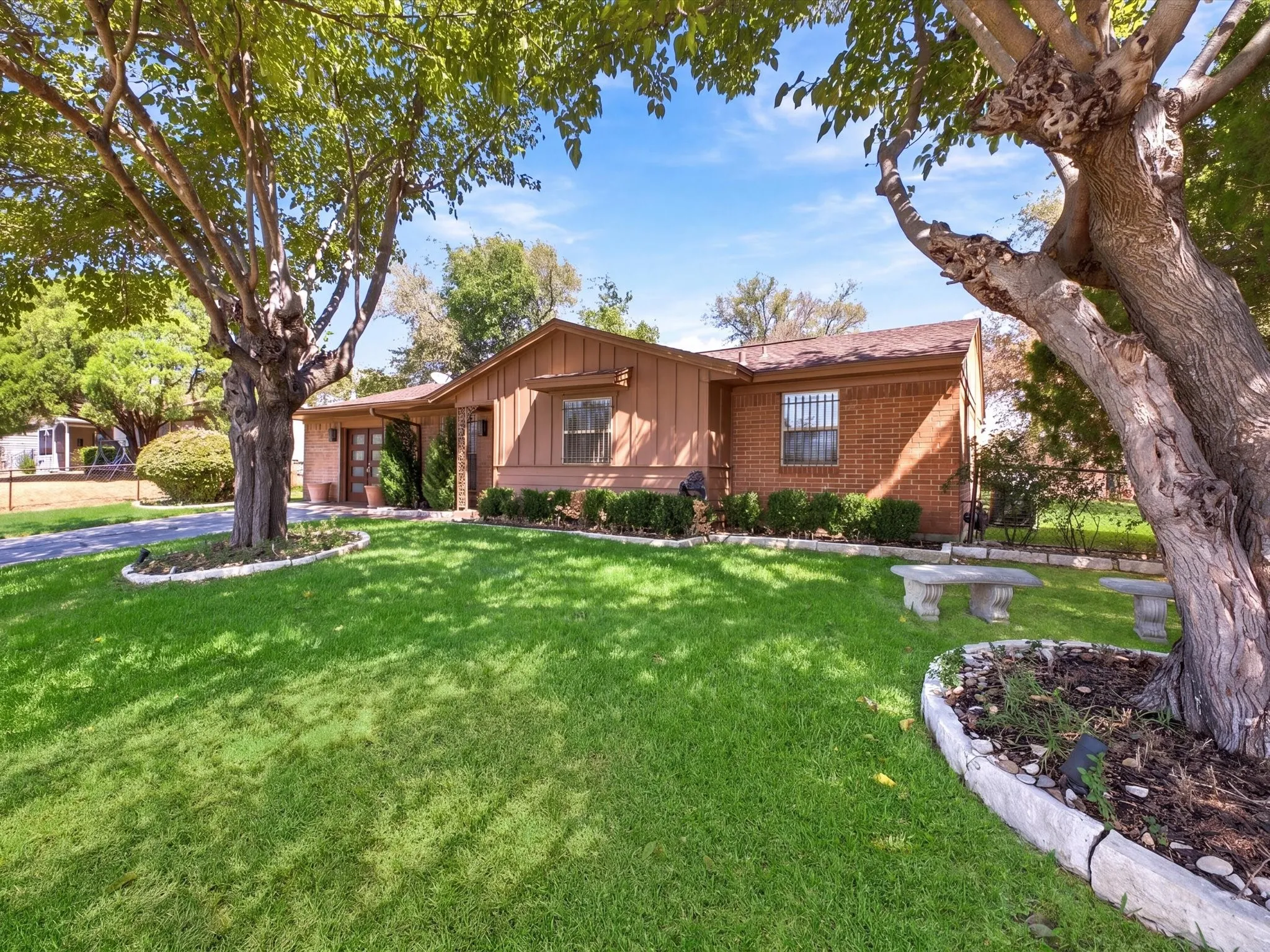 Single Family Residence For Sale in Tarrant County , 1041 Tuskegee Street, Grand Prairie, Texas 75051, 3 Bedroom, 2 Bathroom, Garage spaces, 1,579 Sqft, built in 1962, mls#21393184, Real Estate Agent in Grand Prairie, Homes For Sale in Tarrant county, Homes For Sale in Grand Prairie, Realtor in Grand Prairie Texas, Real Estate Brokerage Independent Realty Texas, Luminita Cordes Realtor