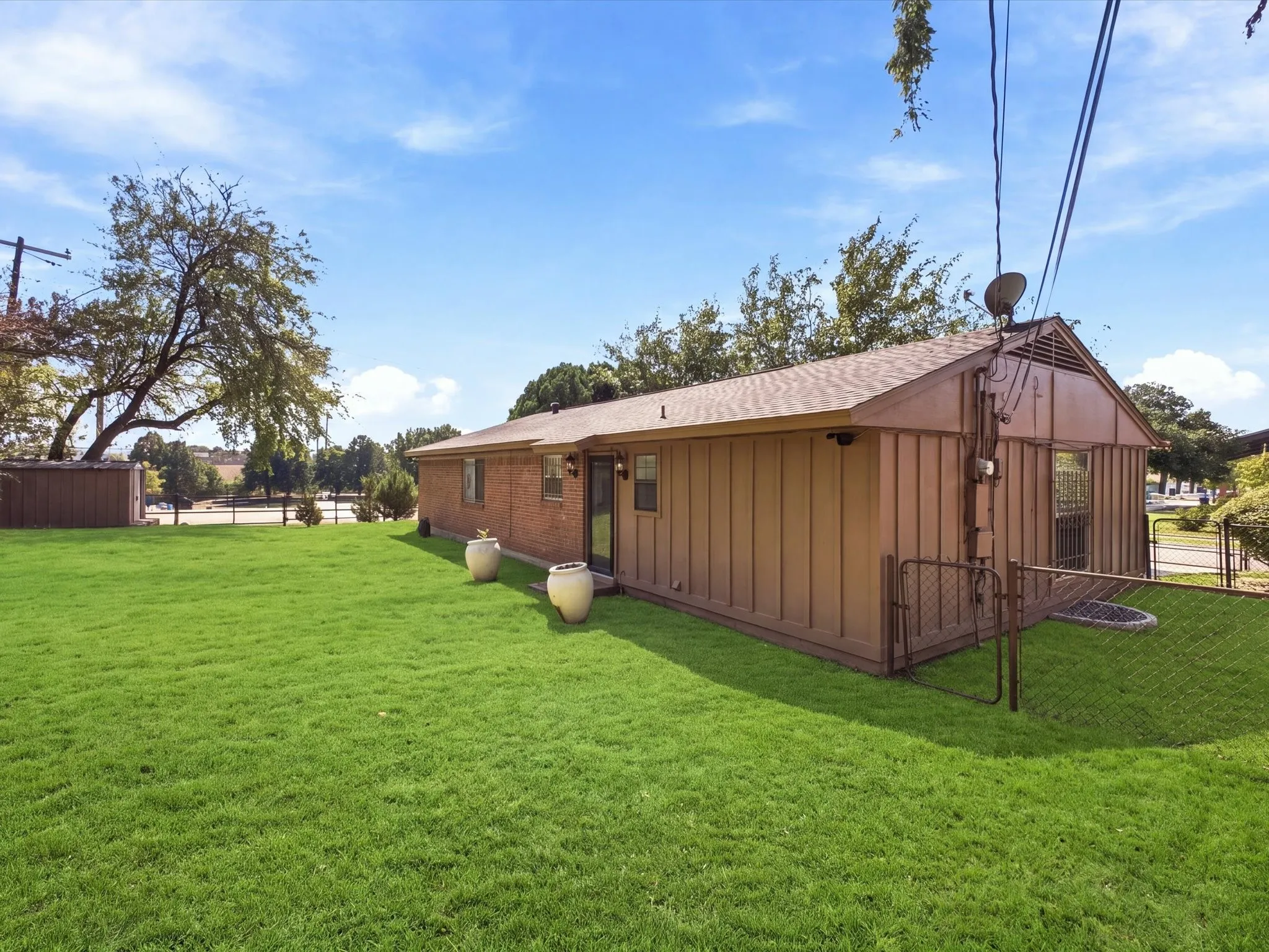 Single Family Residence For Sale in Tarrant County , 1041 Tuskegee Street, Grand Prairie, Texas 75051, 3 Bedroom, 2 Bathroom, Garage spaces, 1,579 Sqft, built in 1962, mls#21393184, Real Estate Agent in Grand Prairie, Homes For Sale in Tarrant county, Homes For Sale in Grand Prairie, Realtor in Grand Prairie Texas, Real Estate Brokerage Independent Realty Texas, Luminita Cordes Realtor