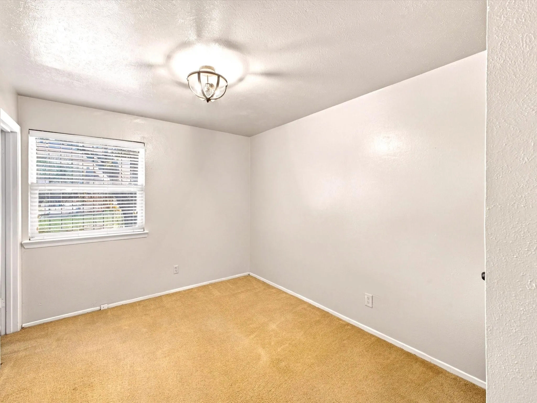 Single Family Residence For Sale in Tarrant County , 1041 Tuskegee Street, Grand Prairie, Texas 75051, 3 Bedroom, 2 Bathroom, Garage spaces, 1,579 Sqft, built in 1962, mls#21393184, Real Estate Agent in Grand Prairie, Homes For Sale in Tarrant county, Homes For Sale in Grand Prairie, Realtor in Grand Prairie Texas, Real Estate Brokerage Independent Realty Texas, Luminita Cordes Realtor