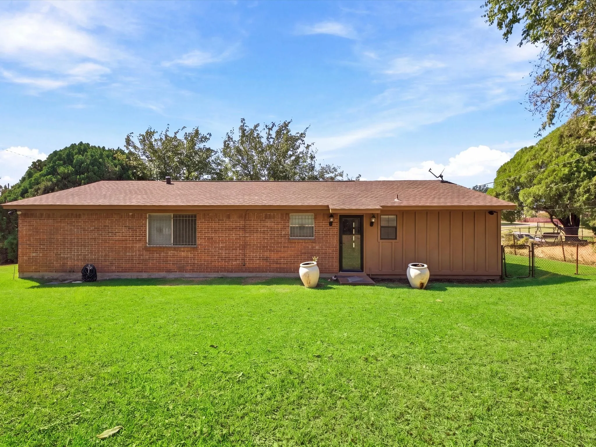 Single Family Residence For Sale in Tarrant County , 1041 Tuskegee Street, Grand Prairie, Texas 75051, 3 Bedroom, 2 Bathroom, Garage spaces, 1,579 Sqft, built in 1962, mls#21393184, Real Estate Agent in Grand Prairie, Homes For Sale in Tarrant county, Homes For Sale in Grand Prairie, Realtor in Grand Prairie Texas, Real Estate Brokerage Independent Realty Texas, Luminita Cordes Realtor
