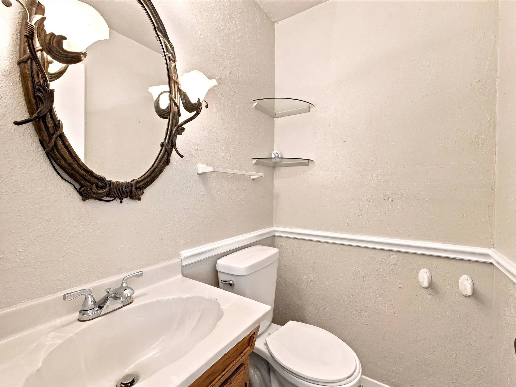 Single Family Residence For Sale in Tarrant County , 1041 Tuskegee Street, Grand Prairie, Texas 75051, 3 Bedroom, 2 Bathroom, Garage spaces, 1,579 Sqft, built in 1962, mls#21393184, Real Estate Agent in Grand Prairie, Homes For Sale in Tarrant county, Homes For Sale in Grand Prairie, Realtor in Grand Prairie Texas, Real Estate Brokerage Independent Realty Texas, Luminita Cordes Realtor