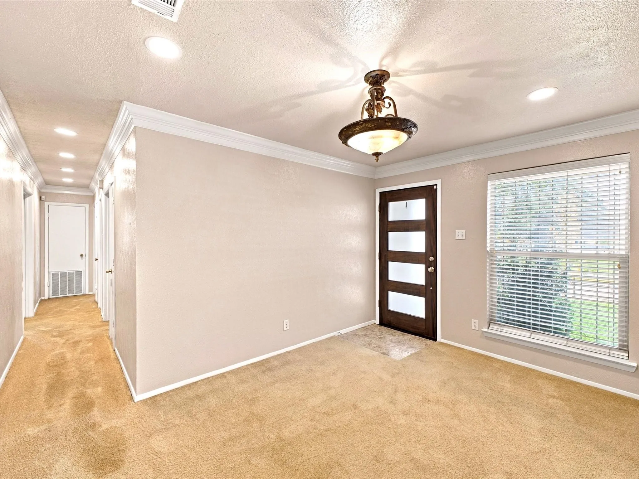 Single Family Residence For Sale in Tarrant County , 1041 Tuskegee Street, Grand Prairie, Texas 75051, 3 Bedroom, 2 Bathroom, Garage spaces, 1,579 Sqft, built in 1962, mls#21393184, Real Estate Agent in Grand Prairie, Homes For Sale in Tarrant county, Homes For Sale in Grand Prairie, Realtor in Grand Prairie Texas, Real Estate Brokerage Independent Realty Texas, Luminita Cordes Realtor