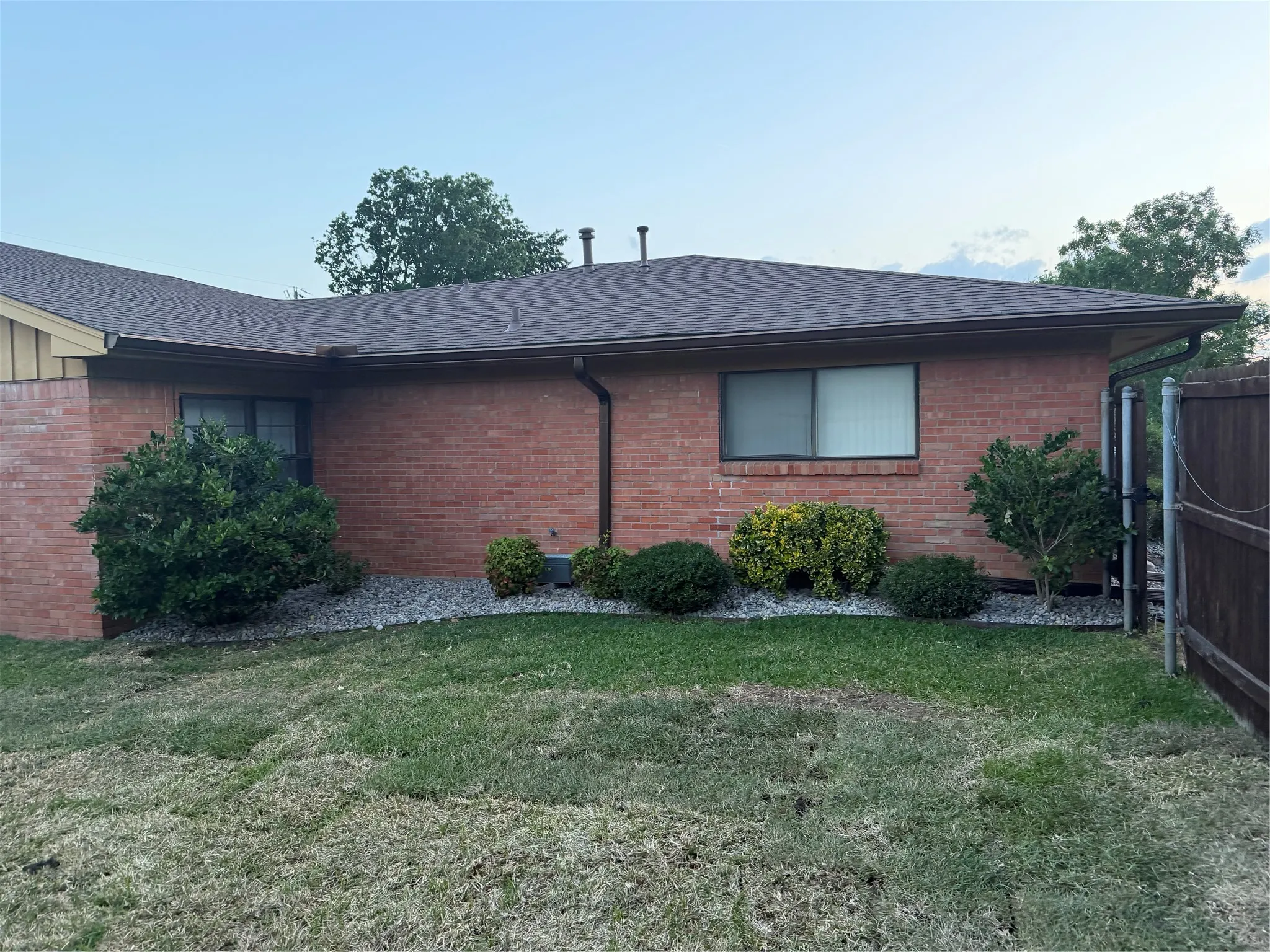 Single Family Residence For Rent in Grayson County , 2731 Rivercrest Drive, Sherman, Texas 75092, 3 Bedroom, 3 Bathroom, 2 Garage spaces, 1,878 Sqft, built in 1970, mls#21398410, Real Estate Agent in Sherman, Homes For Rent in Grayson county, Homes For Rent in Sherman, Realtor in Sherman Texas, Real Estate Brokerage Independent Realty Texas, Luminita Cordes Realtor