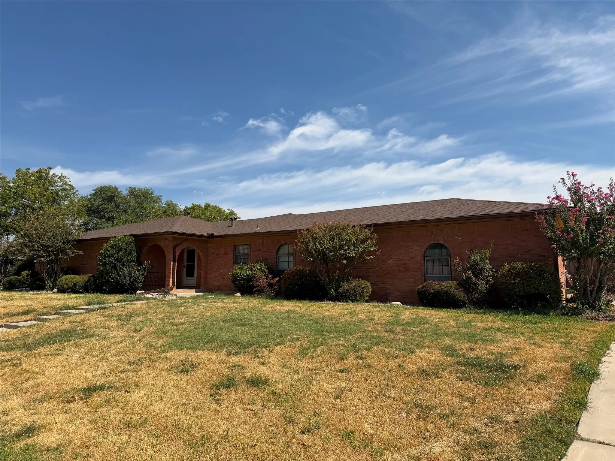 Single Family Residence For Rent in Grayson County , 2731 Rivercrest Drive, Sherman, Texas 75092, 3 Bedroom, 3 Bathroom, 2 Garage spaces, 1,878 Sqft, built in 1970, mls#21398410, Real Estate Agent in Sherman, Homes For Rent in Grayson county, Homes For Rent in Sherman, Realtor in Sherman Texas, Real Estate Brokerage Independent Realty Texas, Luminita Cordes Realtor