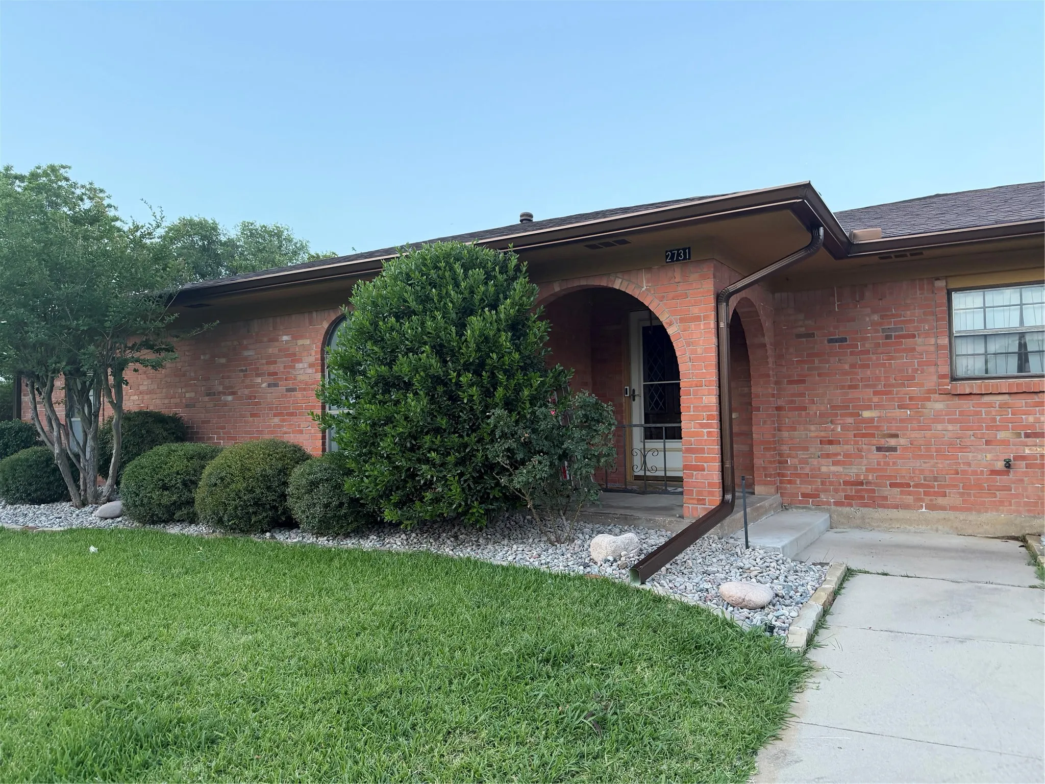 Single Family Residence For Rent in Grayson County , 2731 Rivercrest Drive, Sherman, Texas 75092, 3 Bedroom, 3 Bathroom, 2 Garage spaces, 1,878 Sqft, built in 1970, mls#21398410, Real Estate Agent in Sherman, Homes For Rent in Grayson county, Homes For Rent in Sherman, Realtor in Sherman Texas, Real Estate Brokerage Independent Realty Texas, Luminita Cordes Realtor