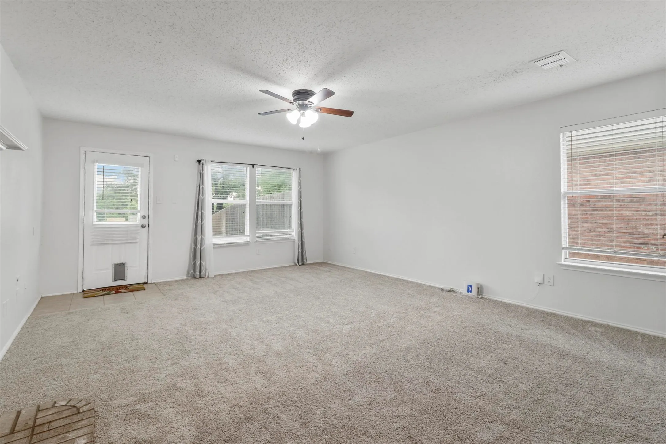 Single Family Residence For Rent in Denton County , 1579 Chivalry Lane, Little Elm, Texas 75068, 3 Bedroom, 2 Bathroom, 2 Garage spaces, 1,802 Sqft, built in 2000, mls#21398422, Real Estate Agent in Little Elm, Homes For Rent in Denton county, Homes For Rent in Little Elm, Realtor in Little Elm Texas, Real Estate Brokerage Independent Realty Texas, Luminita Cordes Realtor