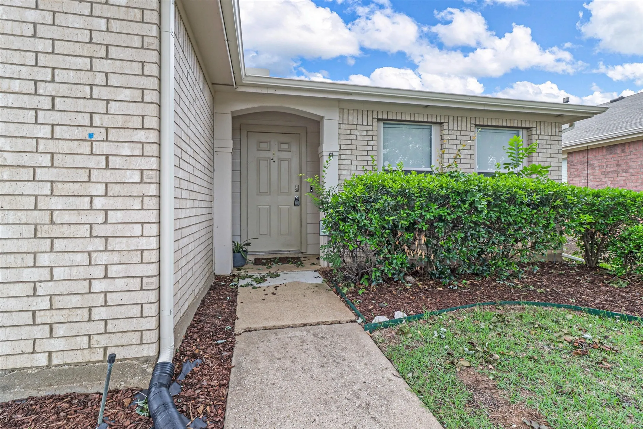 Single Family Residence For Rent in Denton County , 1579 Chivalry Lane, Little Elm, Texas 75068, 3 Bedroom, 2 Bathroom, 2 Garage spaces, 1,802 Sqft, built in 2000, mls#21398422, Real Estate Agent in Little Elm, Homes For Rent in Denton county, Homes For Rent in Little Elm, Realtor in Little Elm Texas, Real Estate Brokerage Independent Realty Texas, Luminita Cordes Realtor