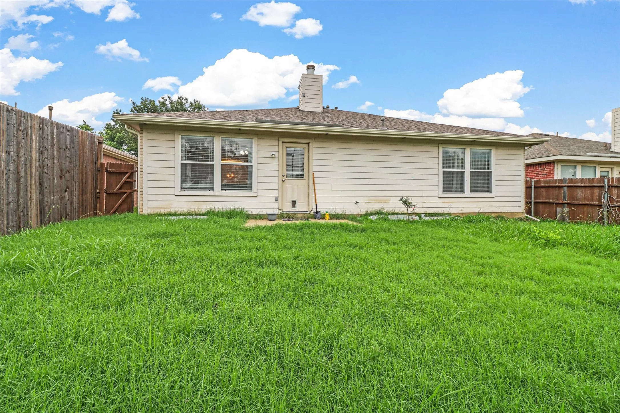 Single Family Residence For Rent in Denton County , 1579 Chivalry Lane, Little Elm, Texas 75068, 3 Bedroom, 2 Bathroom, 2 Garage spaces, 1,802 Sqft, built in 2000, mls#21398422, Real Estate Agent in Little Elm, Homes For Rent in Denton county, Homes For Rent in Little Elm, Realtor in Little Elm Texas, Real Estate Brokerage Independent Realty Texas, Luminita Cordes Realtor