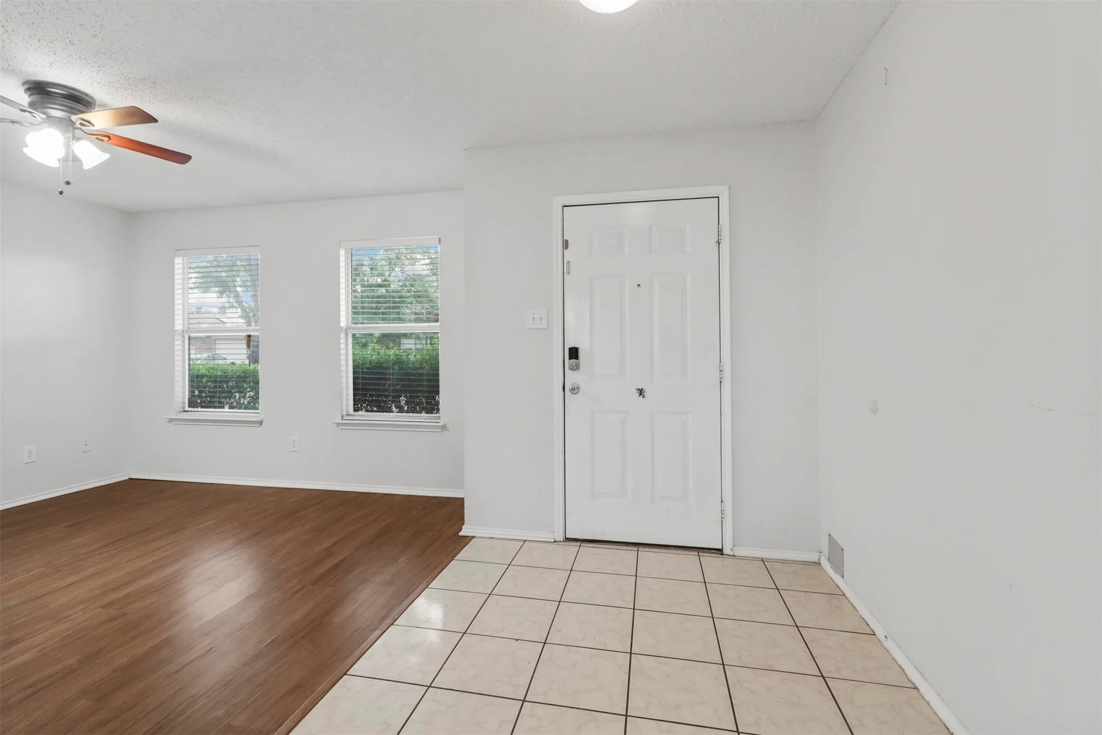 Single Family Residence For Rent in Denton County , 1579 Chivalry Lane, Little Elm, Texas 75068, 3 Bedroom, 2 Bathroom, 2 Garage spaces, 1,802 Sqft, built in 2000, mls#21398422, Real Estate Agent in Little Elm, Homes For Rent in Denton county, Homes For Rent in Little Elm, Realtor in Little Elm Texas, Real Estate Brokerage Independent Realty Texas, Luminita Cordes Realtor