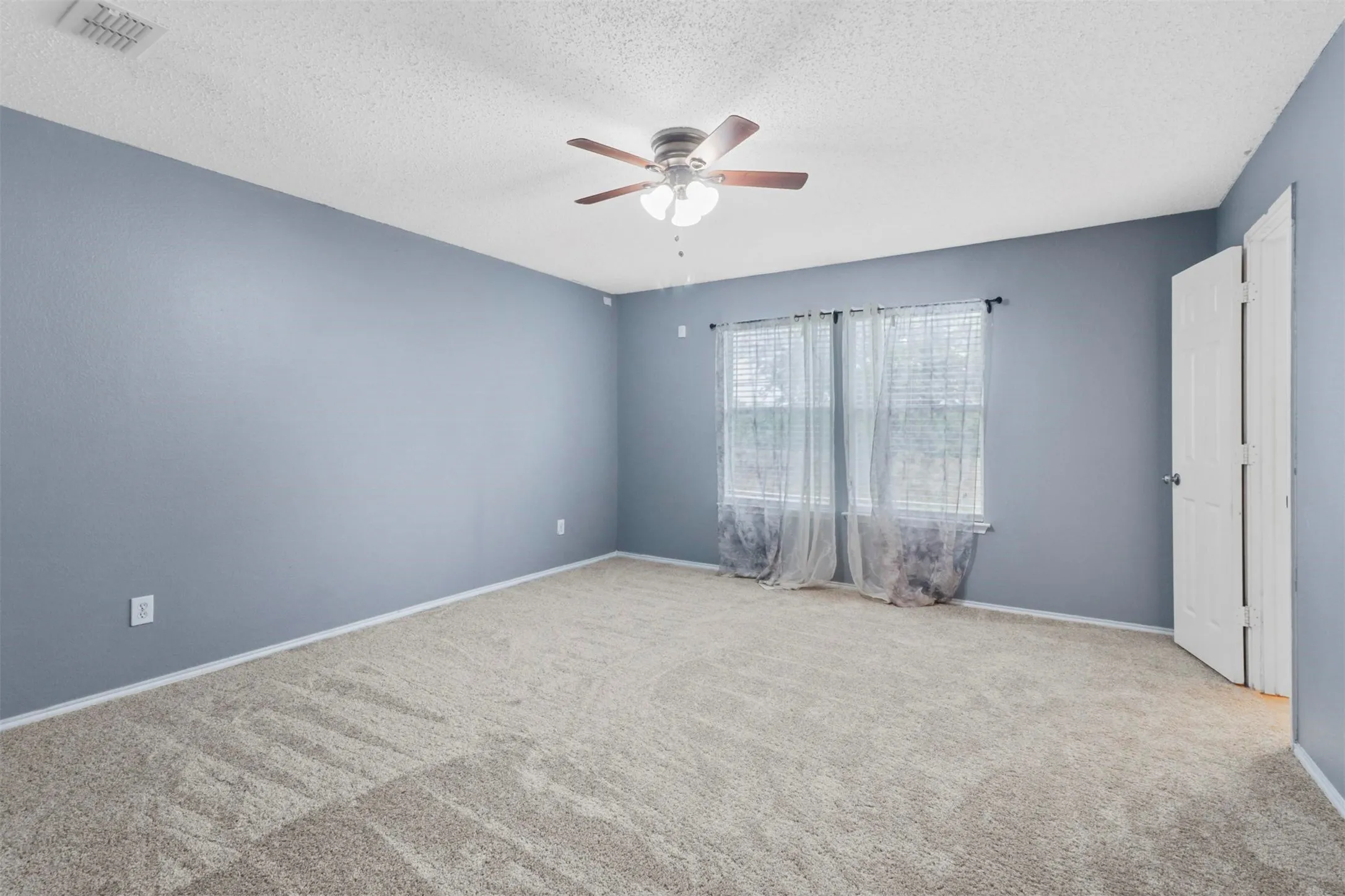 Single Family Residence For Rent in Denton County , 1579 Chivalry Lane, Little Elm, Texas 75068, 3 Bedroom, 2 Bathroom, 2 Garage spaces, 1,802 Sqft, built in 2000, mls#21398422, Real Estate Agent in Little Elm, Homes For Rent in Denton county, Homes For Rent in Little Elm, Realtor in Little Elm Texas, Real Estate Brokerage Independent Realty Texas, Luminita Cordes Realtor