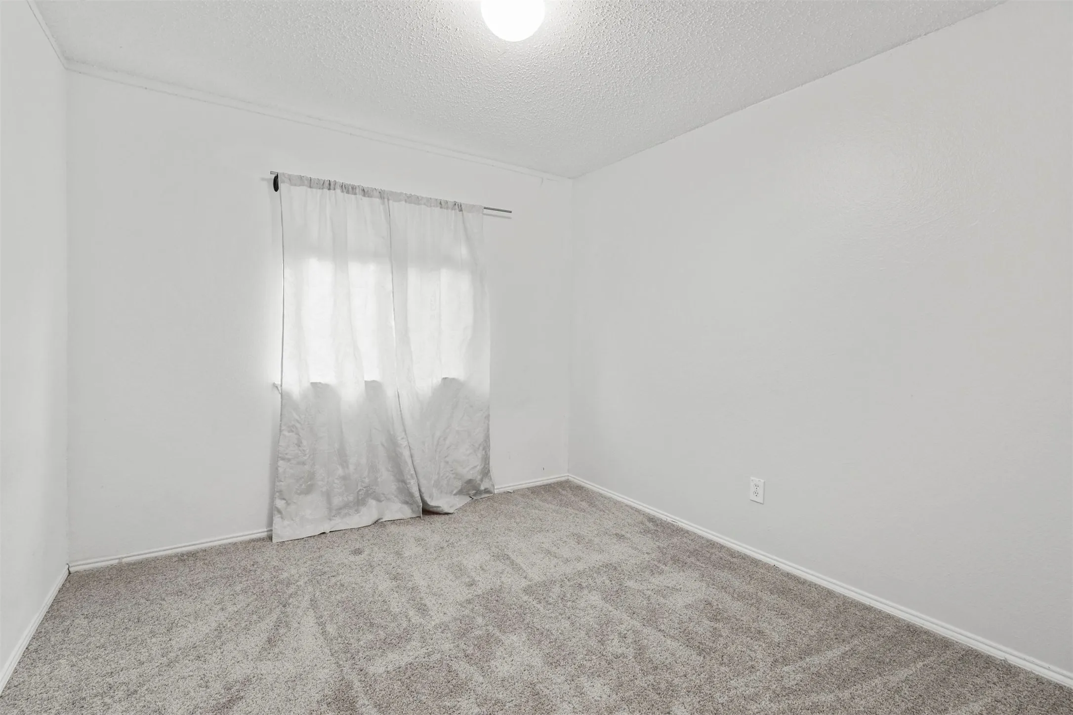 Single Family Residence For Rent in Denton County , 1579 Chivalry Lane, Little Elm, Texas 75068, 3 Bedroom, 2 Bathroom, 2 Garage spaces, 1,802 Sqft, built in 2000, mls#21398422, Real Estate Agent in Little Elm, Homes For Rent in Denton county, Homes For Rent in Little Elm, Realtor in Little Elm Texas, Real Estate Brokerage Independent Realty Texas, Luminita Cordes Realtor