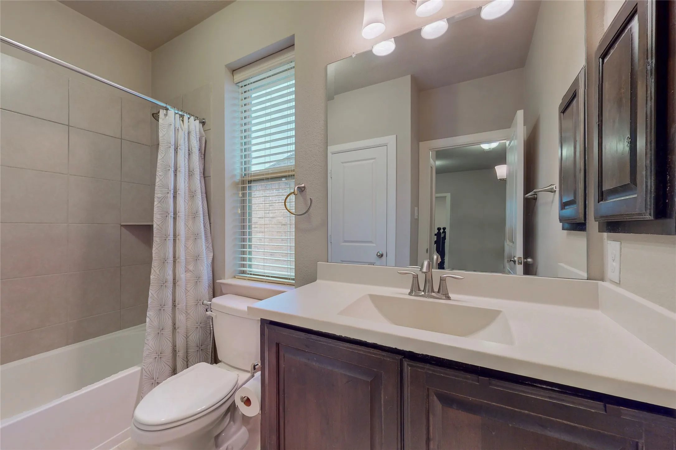 Single Family Residence For Rent in Dallas County , 112 Spear Court, Irving, Texas 75063, 5 Bedroom, 5 Bathroom, 2 Garage spaces, 3,705 Sqft, built in 2014, mls#21398427, Real Estate Agent in Irving, Homes For Rent in Dallas county, Homes For Rent in Irving, Realtor in Irving Texas, Real Estate Brokerage Independent Realty Texas, Luminita Cordes Realtor