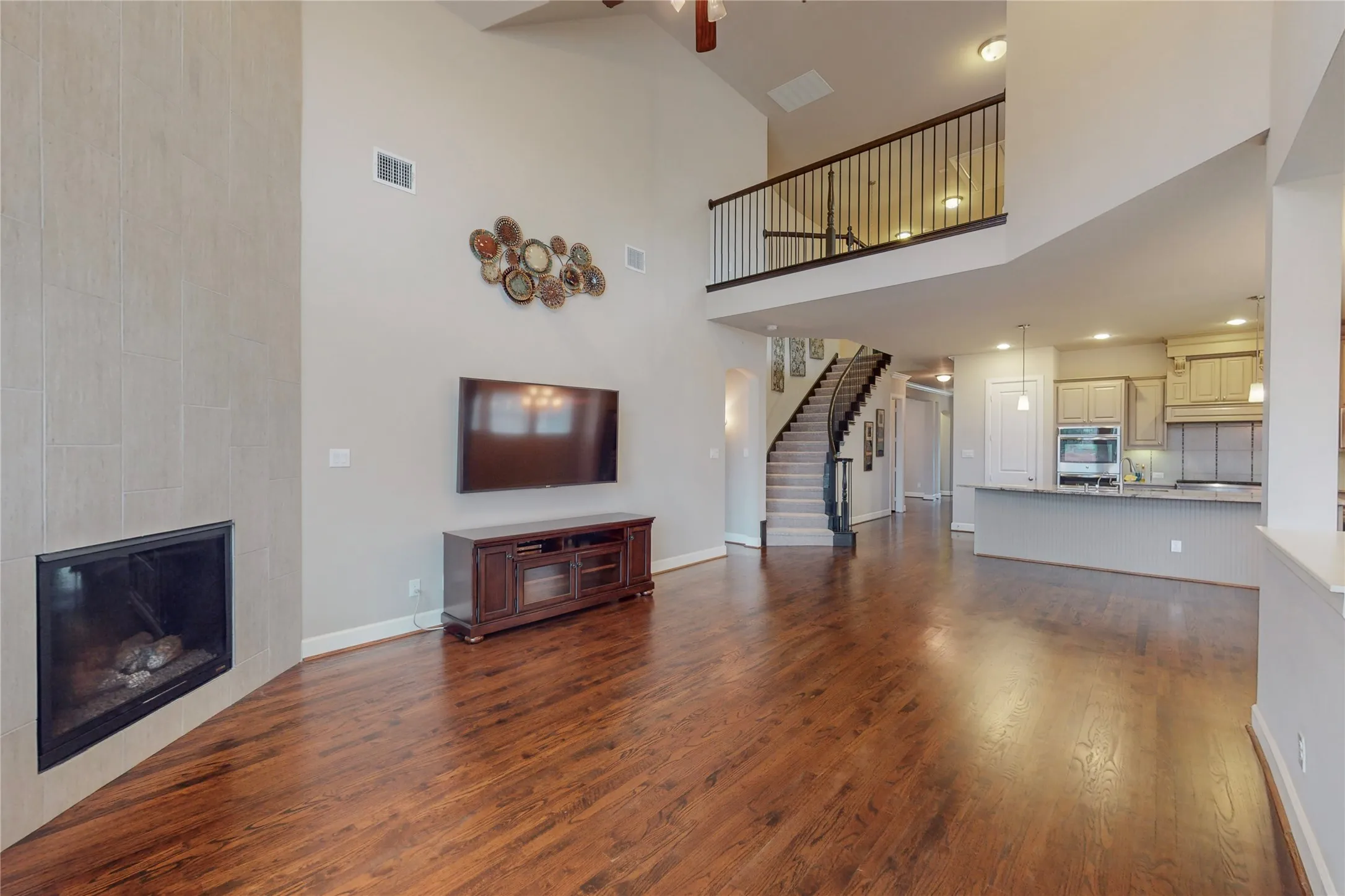 Single Family Residence For Rent in Dallas County , 112 Spear Court, Irving, Texas 75063, 5 Bedroom, 5 Bathroom, 2 Garage spaces, 3,705 Sqft, built in 2014, mls#21398427, Real Estate Agent in Irving, Homes For Rent in Dallas county, Homes For Rent in Irving, Realtor in Irving Texas, Real Estate Brokerage Independent Realty Texas, Luminita Cordes Realtor