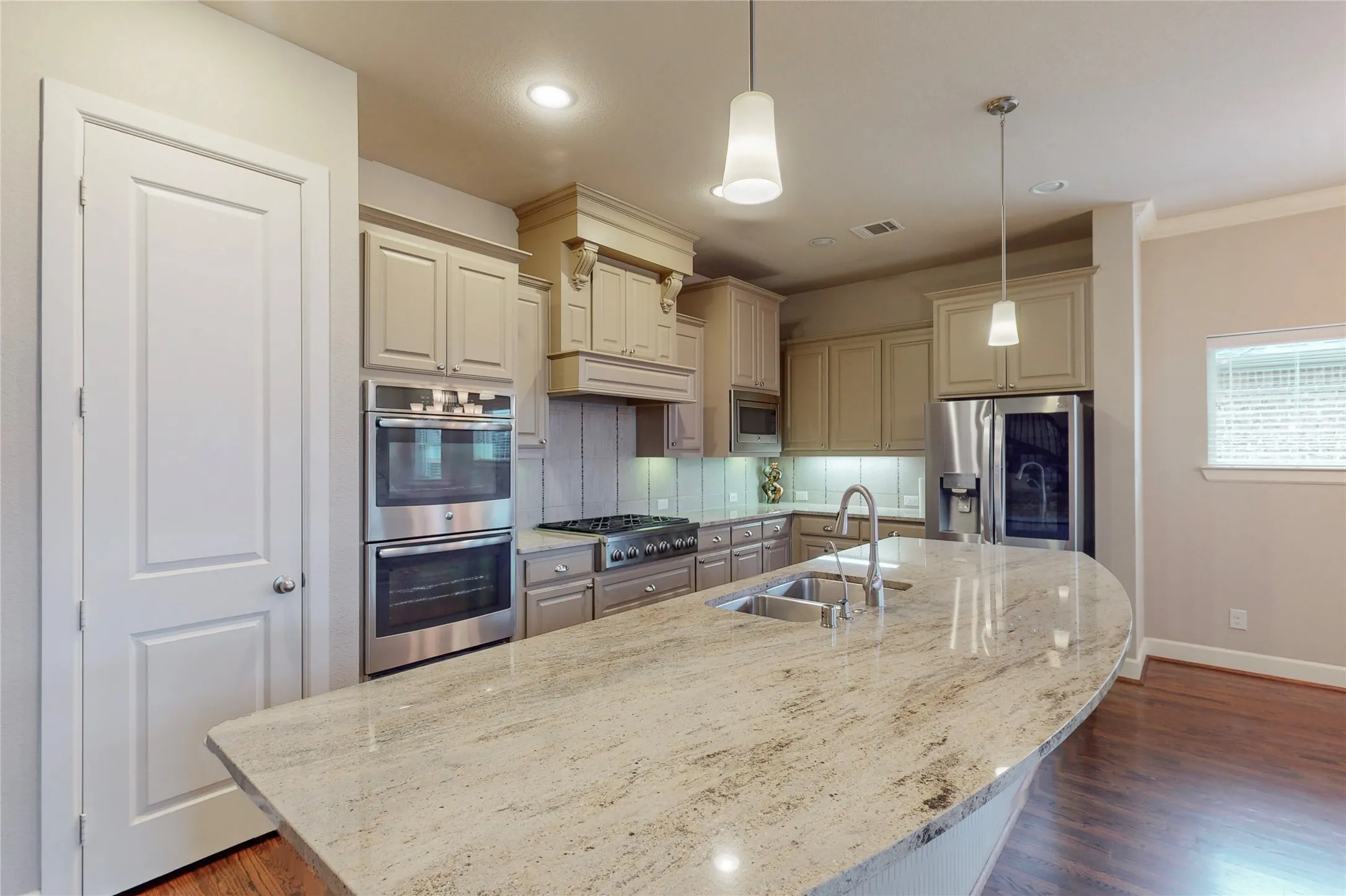 Single Family Residence For Rent in Dallas County , 112 Spear Court, Irving, Texas 75063, 5 Bedroom, 5 Bathroom, 2 Garage spaces, 3,705 Sqft, built in 2014, mls#21398427, Real Estate Agent in Irving, Homes For Rent in Dallas county, Homes For Rent in Irving, Realtor in Irving Texas, Real Estate Brokerage Independent Realty Texas, Luminita Cordes Realtor