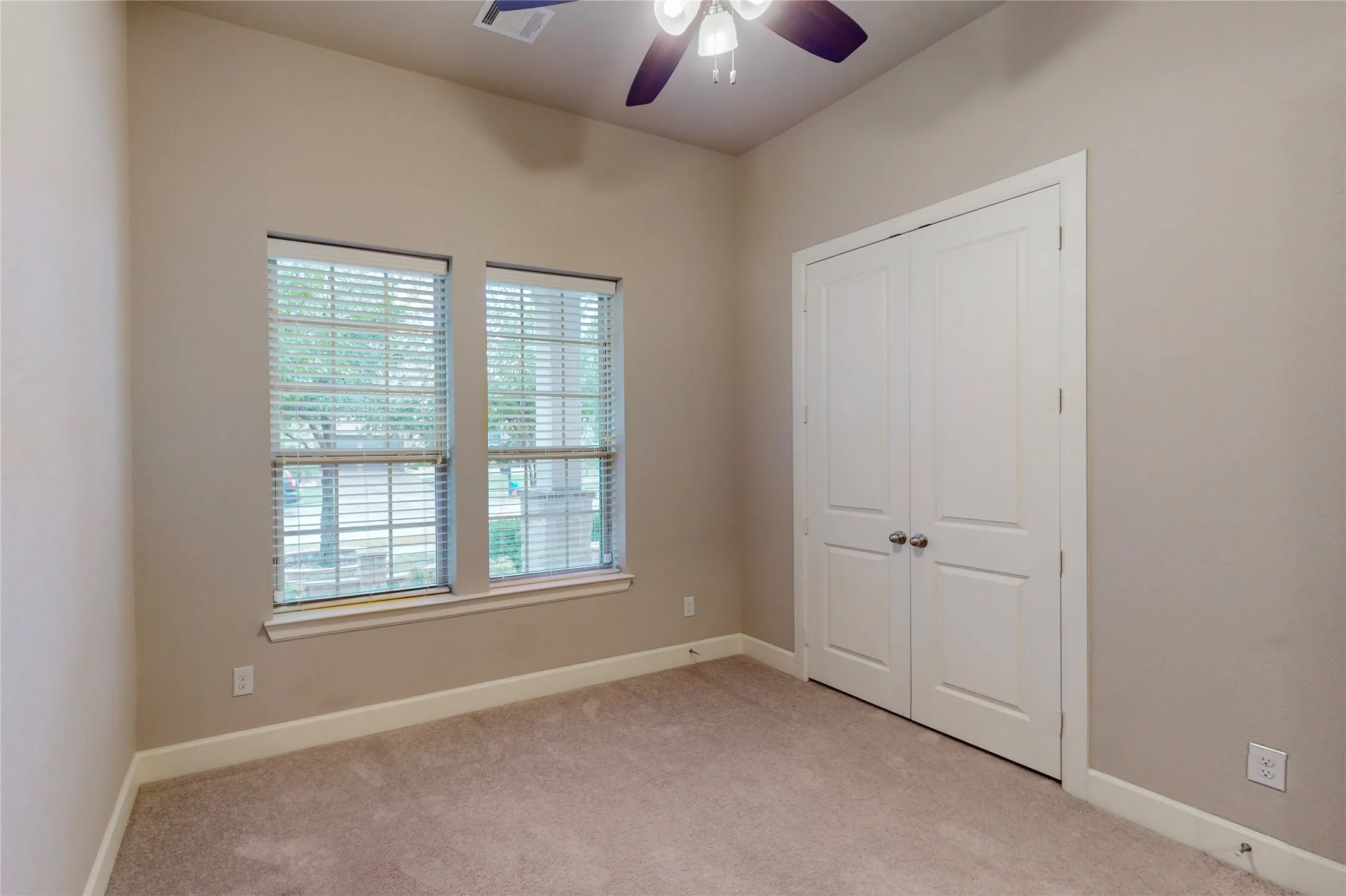Single Family Residence For Rent in Dallas County , 112 Spear Court, Irving, Texas 75063, 5 Bedroom, 5 Bathroom, 2 Garage spaces, 3,705 Sqft, built in 2014, mls#21398427, Real Estate Agent in Irving, Homes For Rent in Dallas county, Homes For Rent in Irving, Realtor in Irving Texas, Real Estate Brokerage Independent Realty Texas, Luminita Cordes Realtor