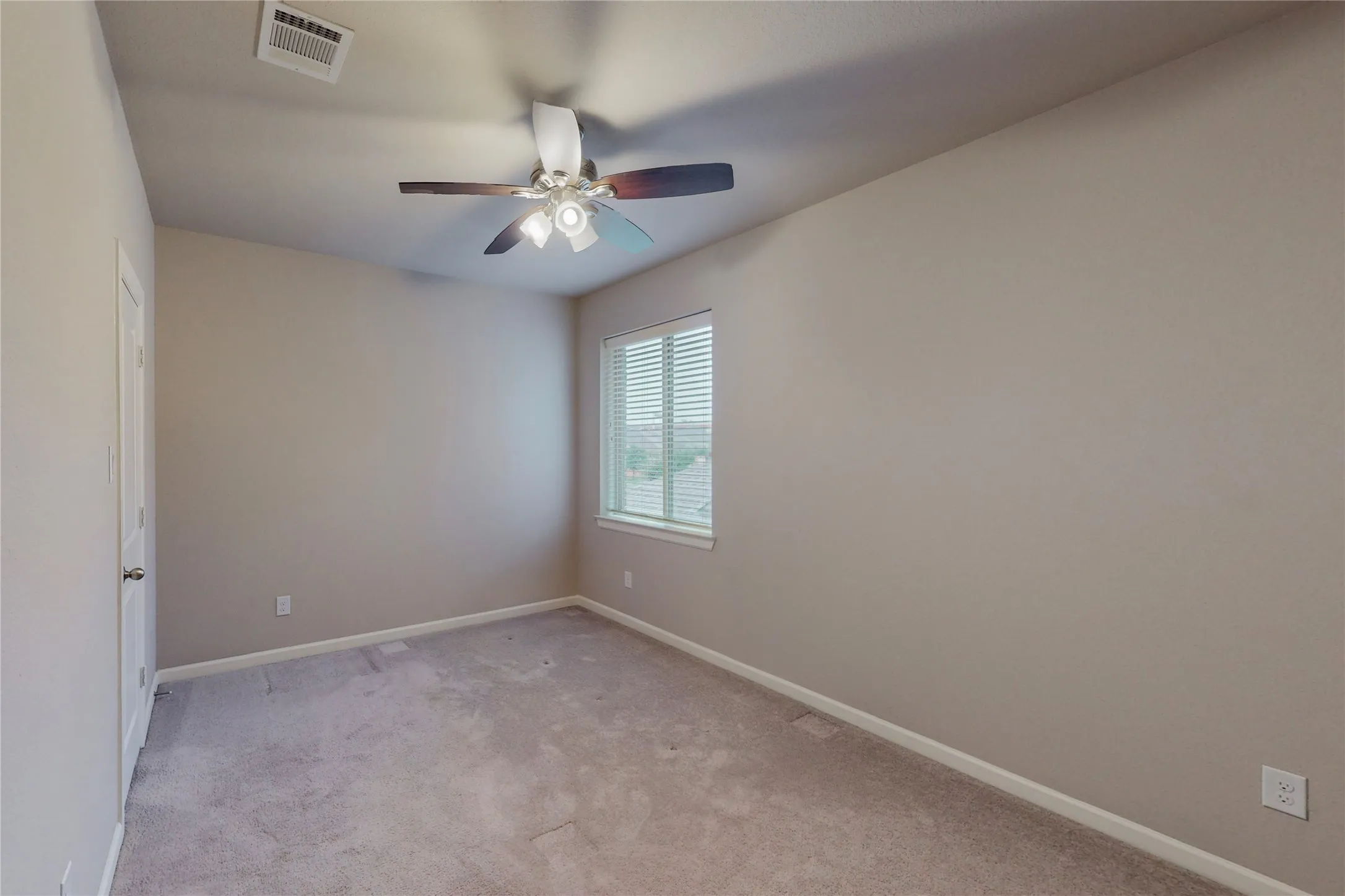 Single Family Residence For Rent in Dallas County , 112 Spear Court, Irving, Texas 75063, 5 Bedroom, 5 Bathroom, 2 Garage spaces, 3,705 Sqft, built in 2014, mls#21398427, Real Estate Agent in Irving, Homes For Rent in Dallas county, Homes For Rent in Irving, Realtor in Irving Texas, Real Estate Brokerage Independent Realty Texas, Luminita Cordes Realtor
