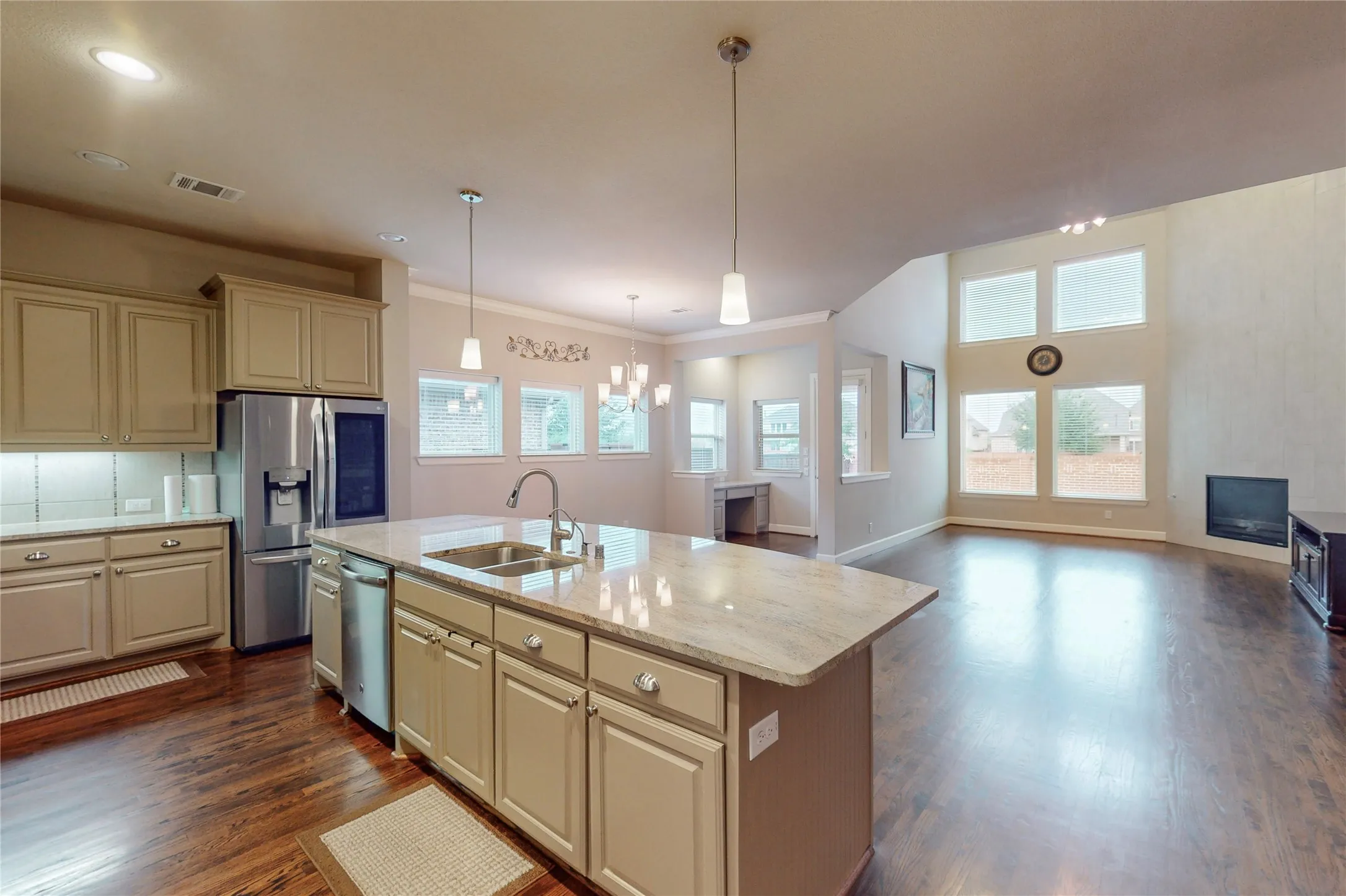 Single Family Residence For Rent in Dallas County , 112 Spear Court, Irving, Texas 75063, 5 Bedroom, 5 Bathroom, 2 Garage spaces, 3,705 Sqft, built in 2014, mls#21398427, Real Estate Agent in Irving, Homes For Rent in Dallas county, Homes For Rent in Irving, Realtor in Irving Texas, Real Estate Brokerage Independent Realty Texas, Luminita Cordes Realtor