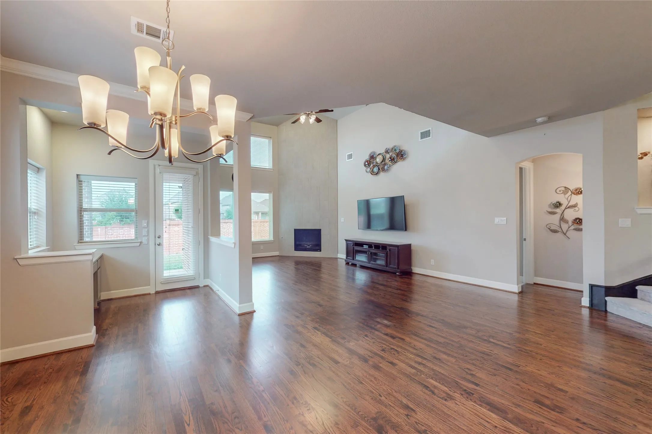 Single Family Residence For Rent in Dallas County , 112 Spear Court, Irving, Texas 75063, 5 Bedroom, 5 Bathroom, 2 Garage spaces, 3,705 Sqft, built in 2014, mls#21398427, Real Estate Agent in Irving, Homes For Rent in Dallas county, Homes For Rent in Irving, Realtor in Irving Texas, Real Estate Brokerage Independent Realty Texas, Luminita Cordes Realtor