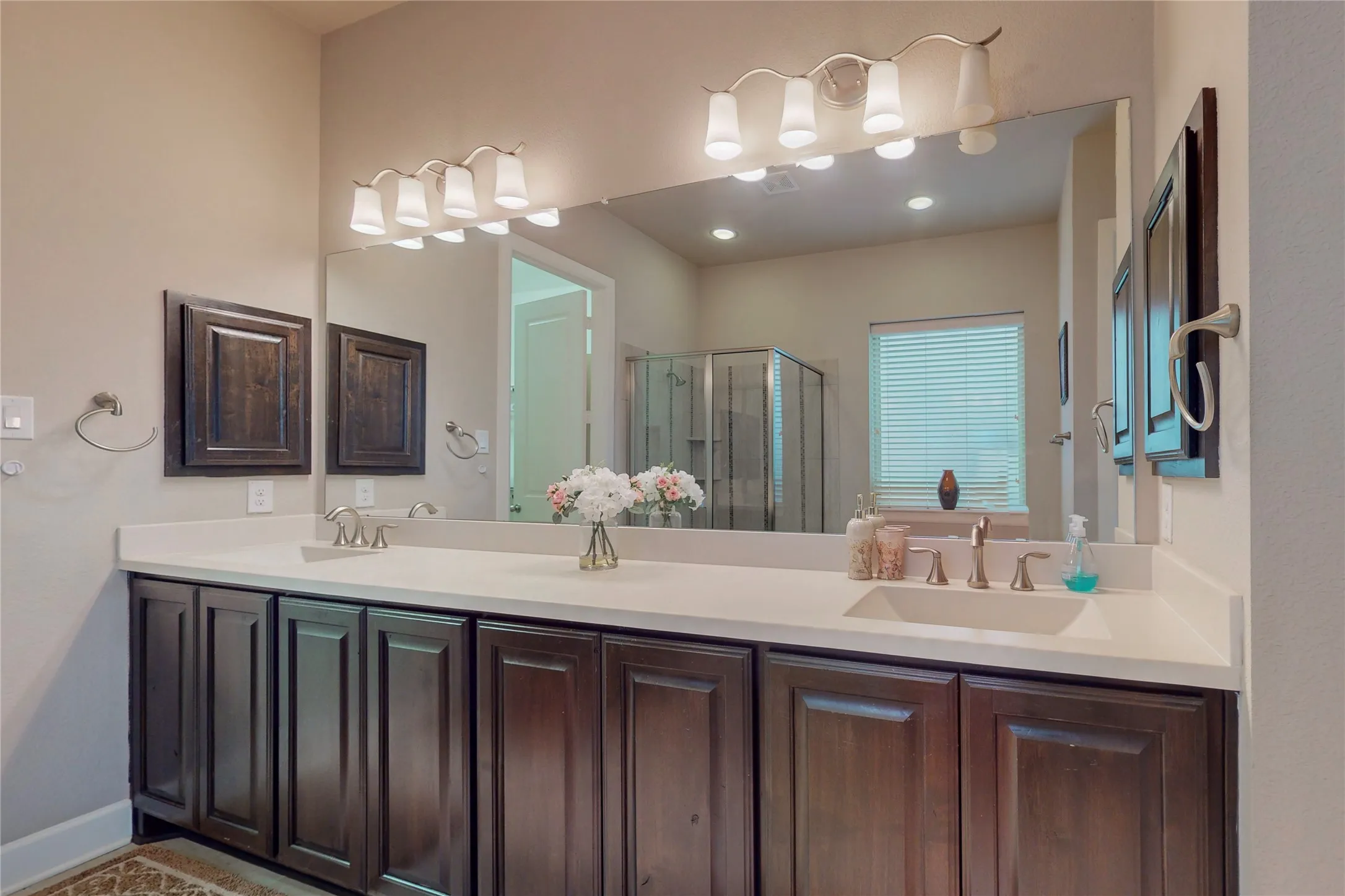 Single Family Residence For Rent in Dallas County , 112 Spear Court, Irving, Texas 75063, 5 Bedroom, 5 Bathroom, 2 Garage spaces, 3,705 Sqft, built in 2014, mls#21398427, Real Estate Agent in Irving, Homes For Rent in Dallas county, Homes For Rent in Irving, Realtor in Irving Texas, Real Estate Brokerage Independent Realty Texas, Luminita Cordes Realtor