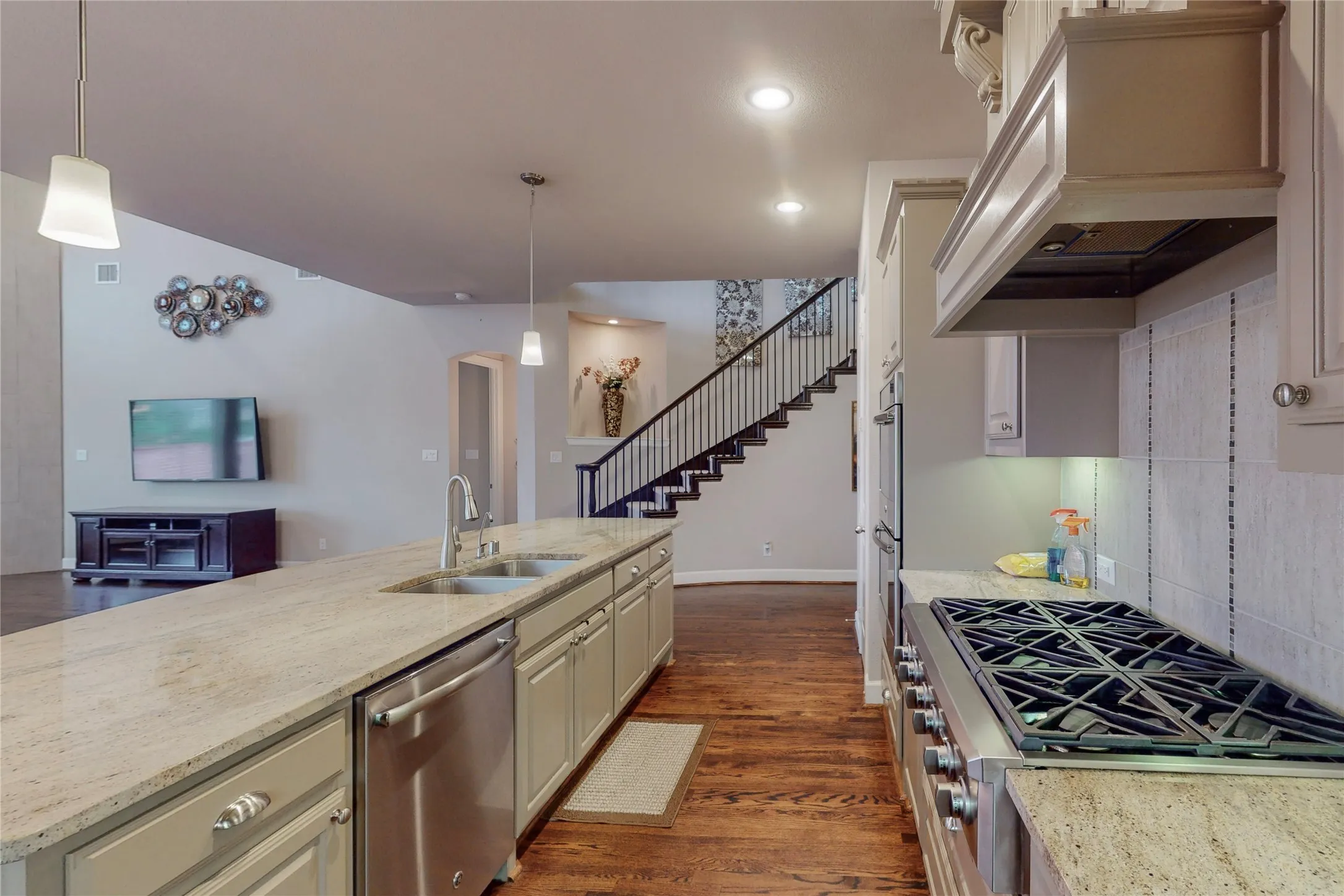 Single Family Residence For Rent in Dallas County , 112 Spear Court, Irving, Texas 75063, 5 Bedroom, 5 Bathroom, 2 Garage spaces, 3,705 Sqft, built in 2014, mls#21398427, Real Estate Agent in Irving, Homes For Rent in Dallas county, Homes For Rent in Irving, Realtor in Irving Texas, Real Estate Brokerage Independent Realty Texas, Luminita Cordes Realtor