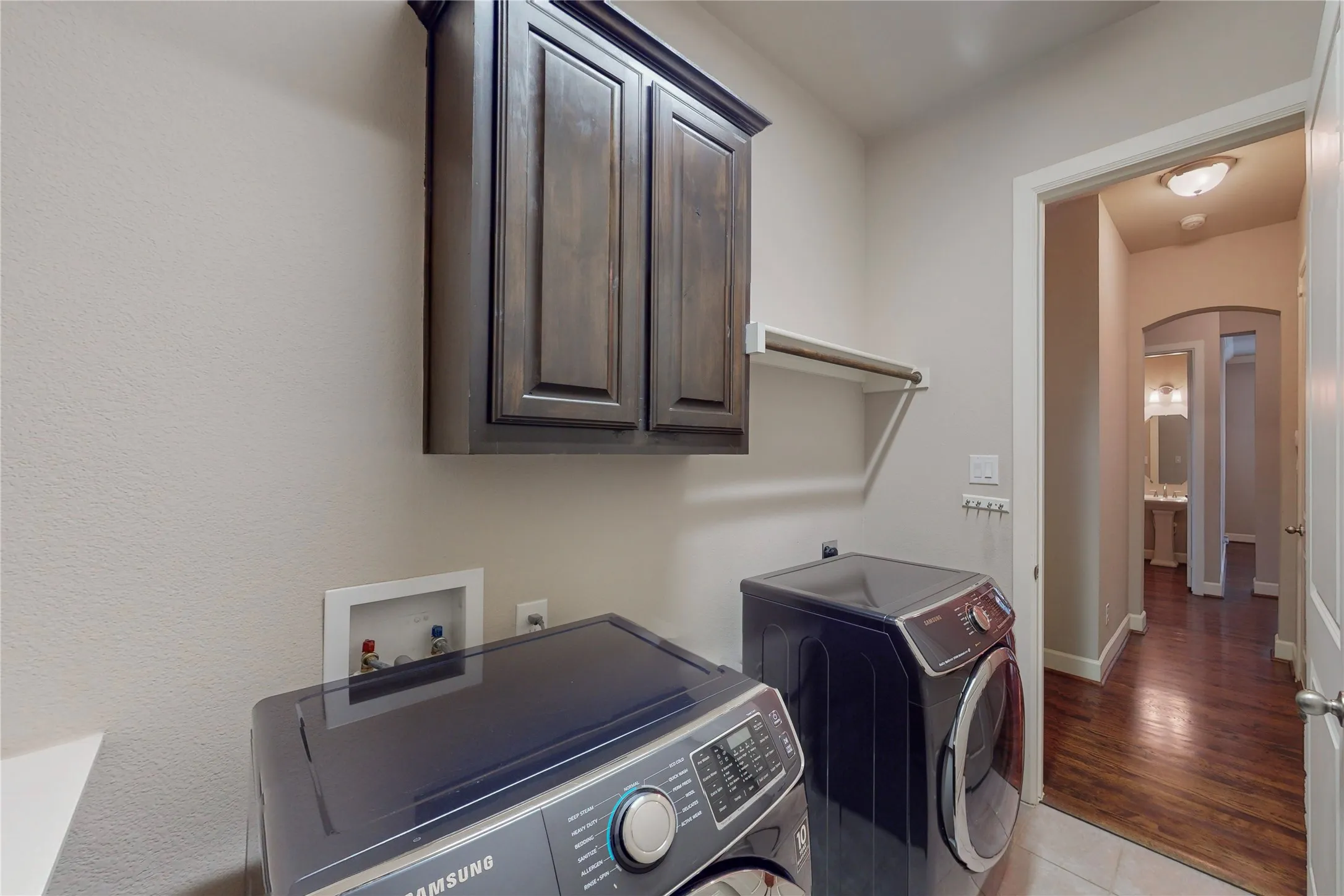 Single Family Residence For Rent in Dallas County , 112 Spear Court, Irving, Texas 75063, 5 Bedroom, 5 Bathroom, 2 Garage spaces, 3,705 Sqft, built in 2014, mls#21398427, Real Estate Agent in Irving, Homes For Rent in Dallas county, Homes For Rent in Irving, Realtor in Irving Texas, Real Estate Brokerage Independent Realty Texas, Luminita Cordes Realtor